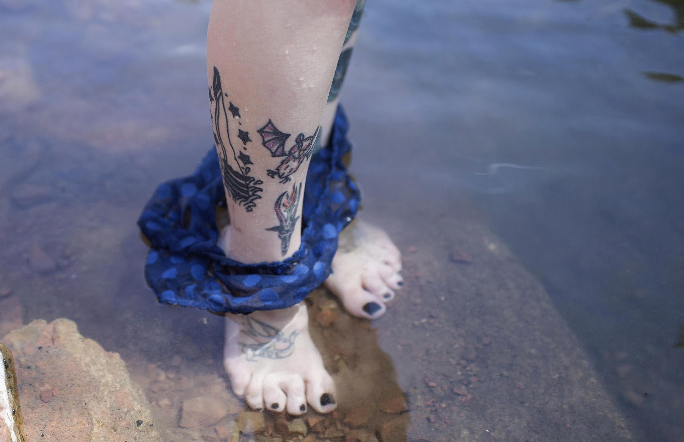 People 2400x1553 panties down tattoo painted toenails feet women women outdoors inked girls in water Suicide Girls model
