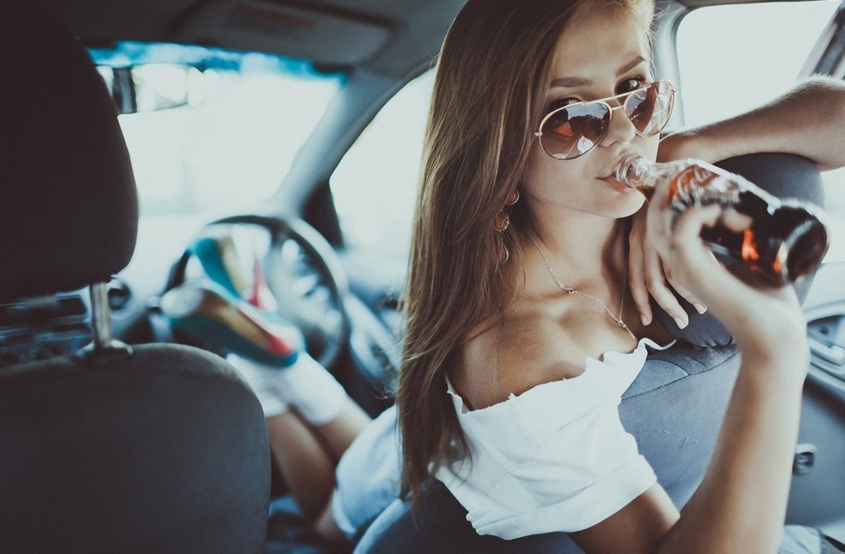 People 1200x787 women brunette long hair car Coca-Cola car interior looking at viewer vehicle women with cars bottles women with shades sunglasses T-shirt white tops