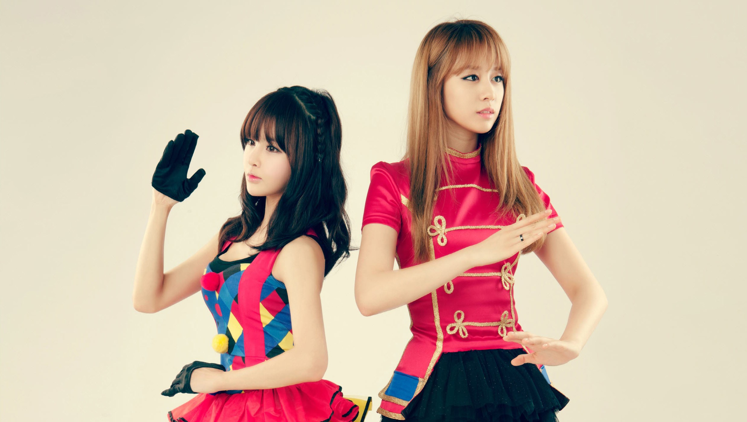 People 2475x1398 K-pop T-ara Boram Jiyeon Asian two women simple background gloves Korean women music brunette women
