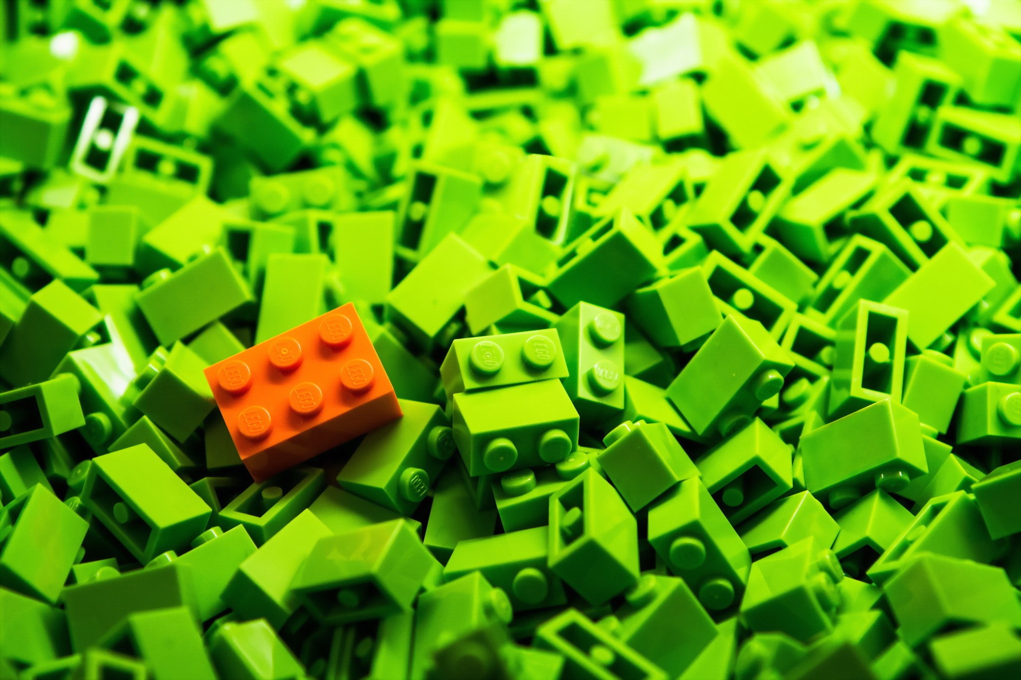 General 2048x1365 green toys LEGO bricks orange depth of field