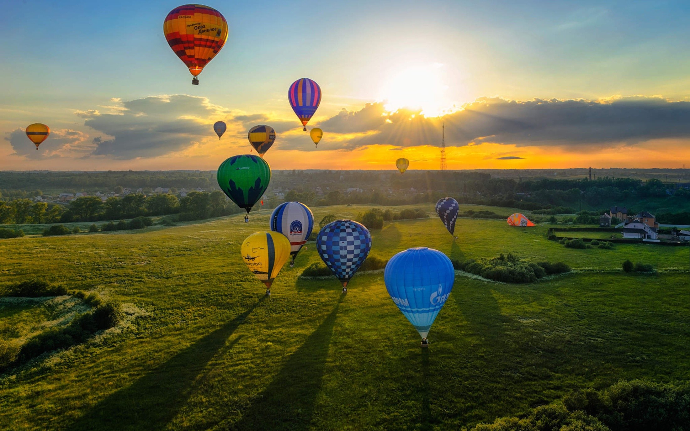 General 2200x1375 landscape outdoors sunlight vehicle hot air balloons sky