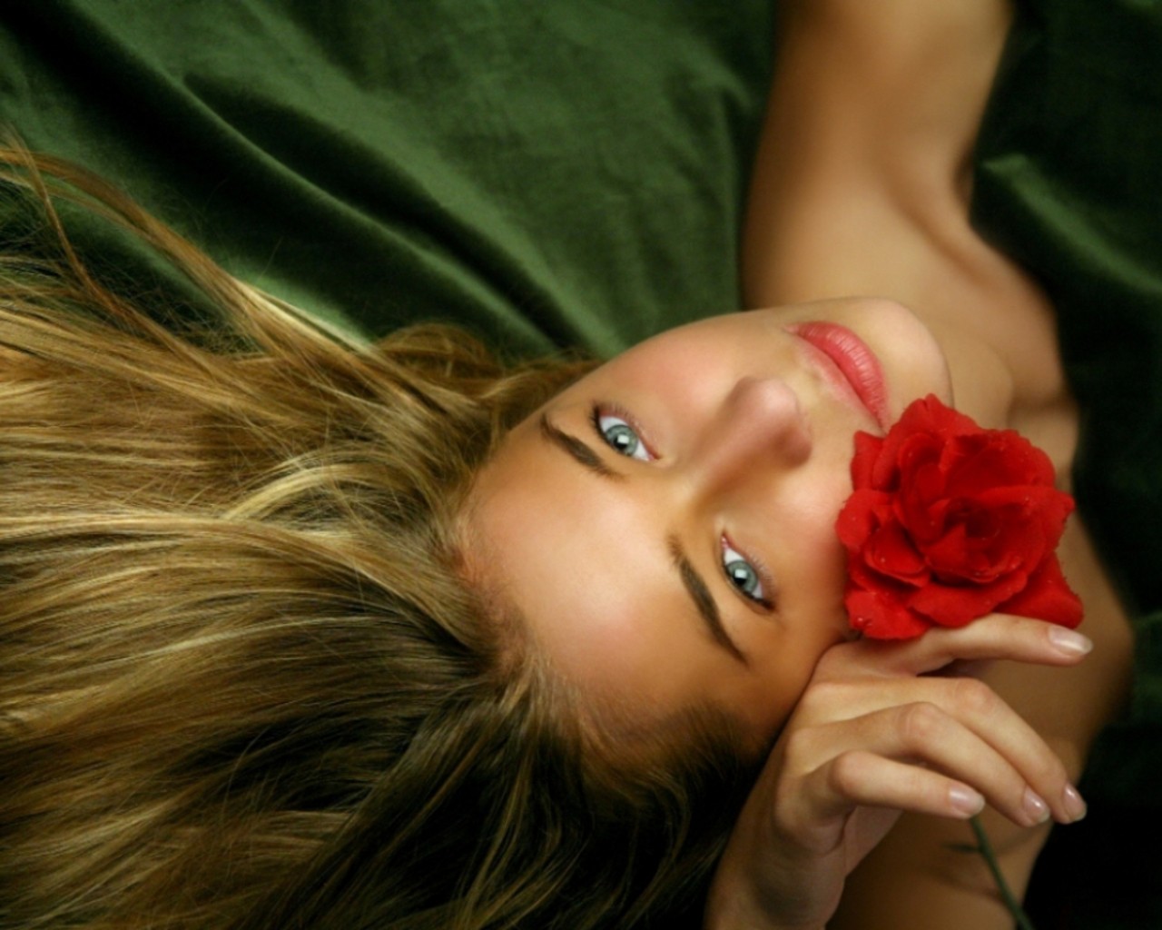 People 1280x1024 women blonde flowers gray eyes rose face closeup red flowers long hair model