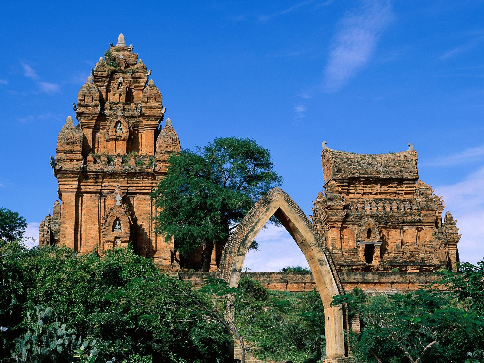 General 1600x1200 Vietnam ruins temple Hinduism Hindu Architecture Asia landmark