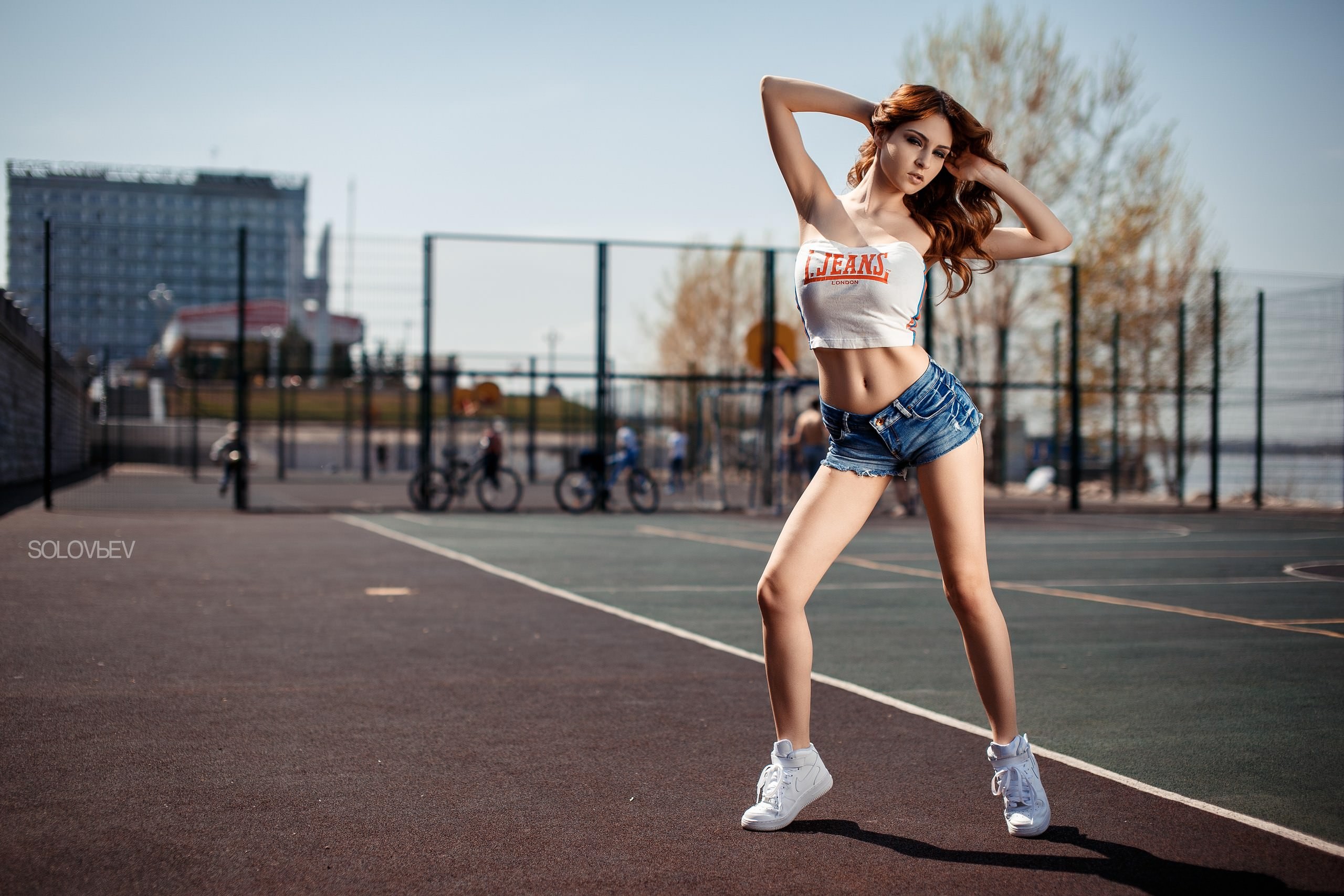 People 2560x1707 women sneakers T-shirt jean shorts armpits Artem SolovЬev Ksenia Wegner Russian Russian women Russian model slim body urban women outdoors arms up bare midriff belly legs white shoes printed shirts watermarked