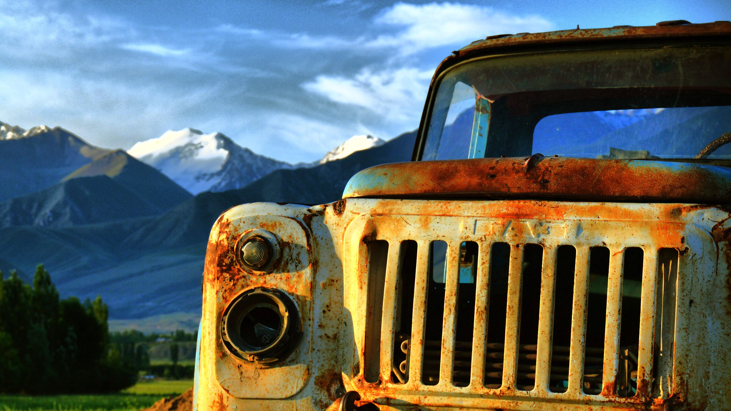 General 2560x1440 Kyrgyzstan truck wreck GAZ mountains rust car outdoors