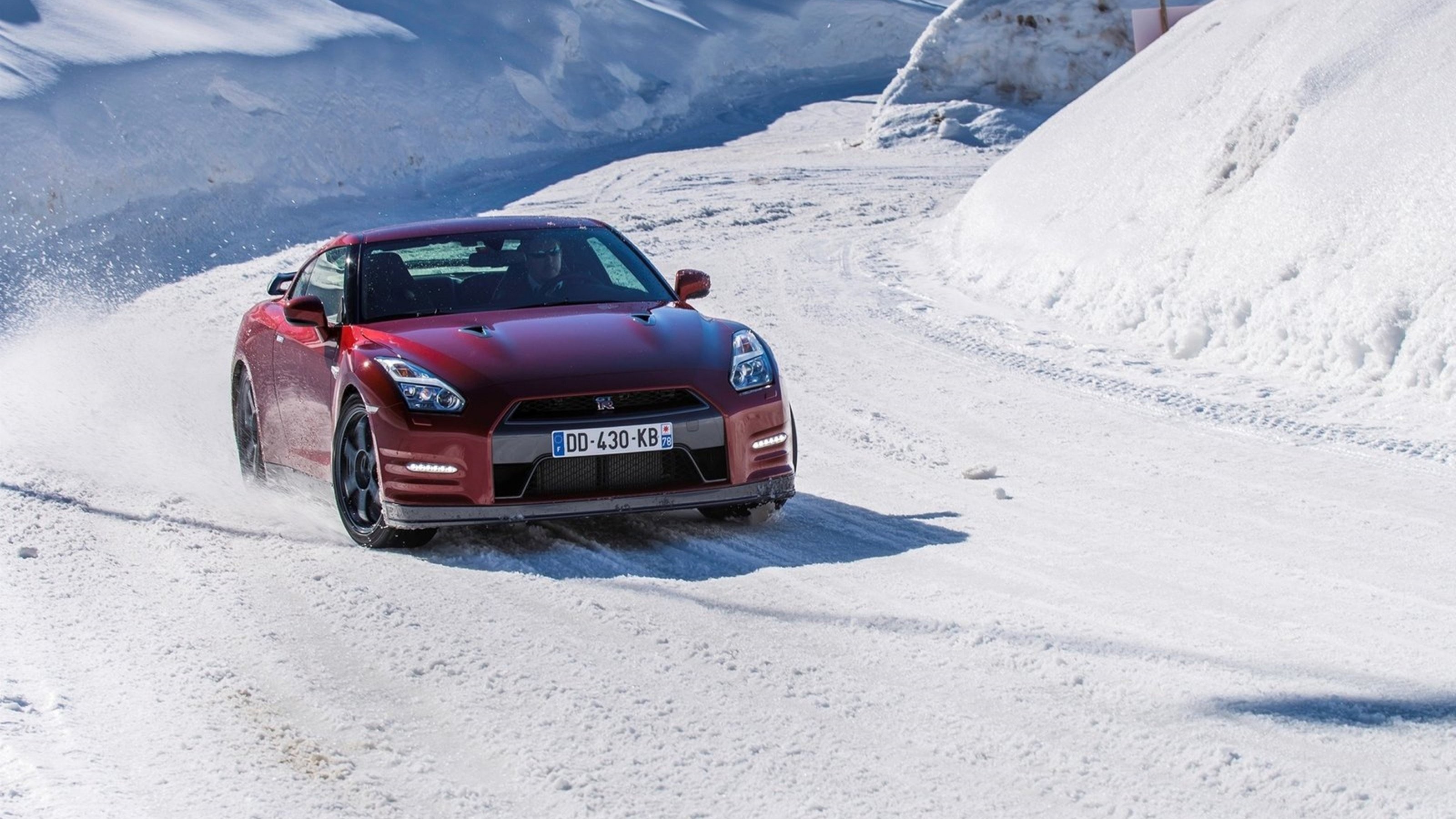 General 3200x1800 Nissan Nissan GT-R winter car vehicle red cars numbers outdoors