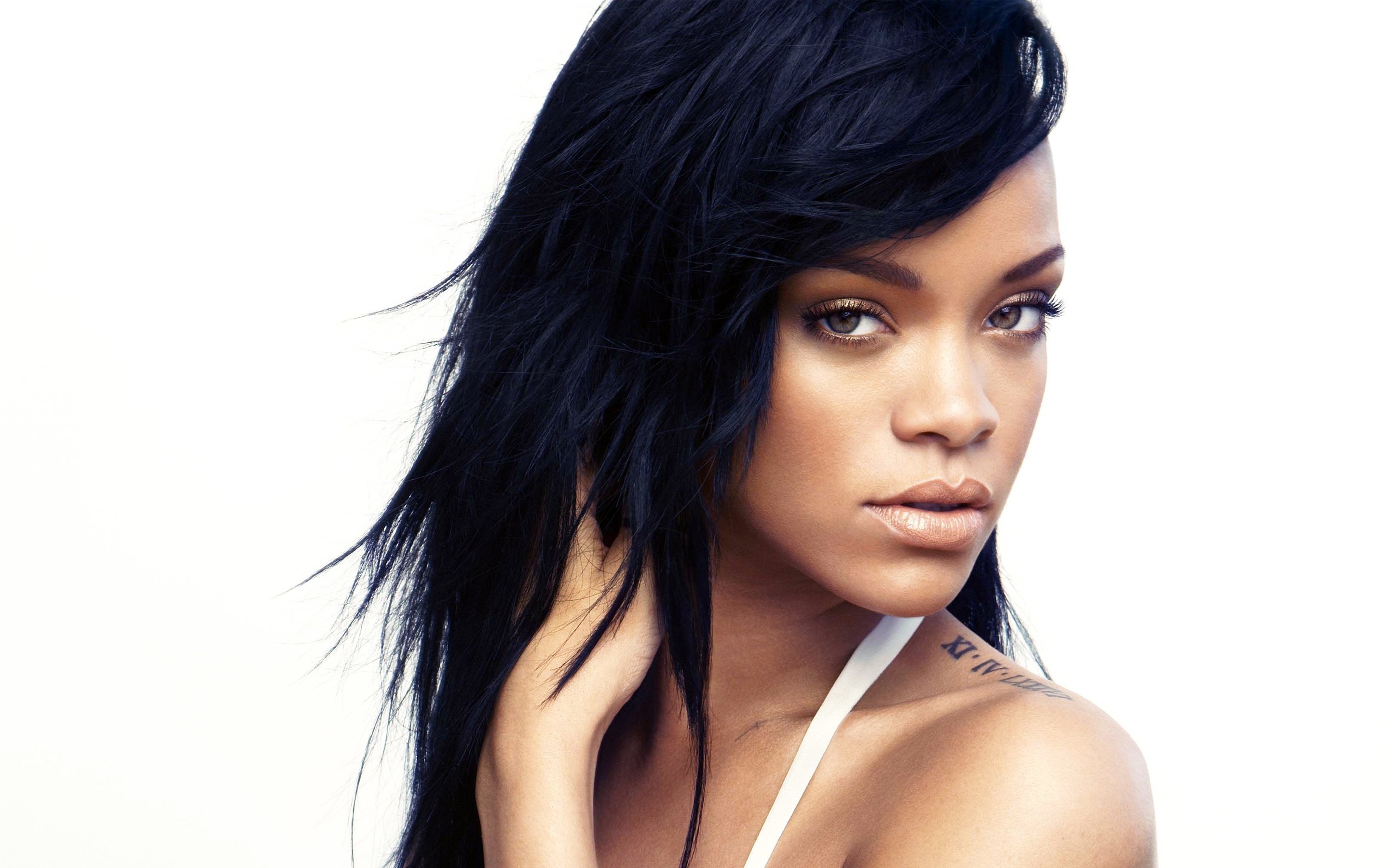 People 2880x1800 women singer face celebrity Rihanna dark skin brunette bare shoulders tattoo closeup simple background studio
