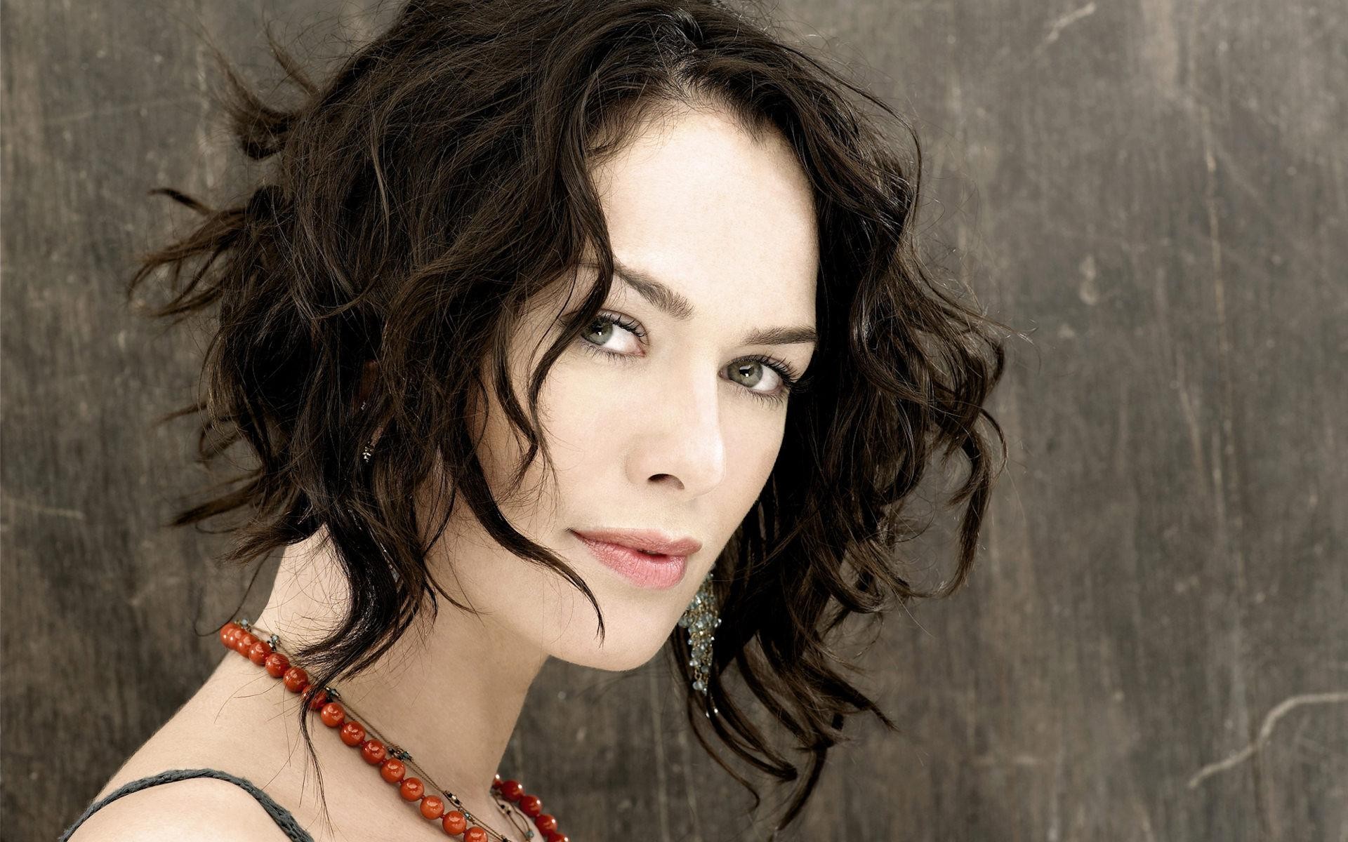People 1920x1200 Lena Headey women actress pearl necklace necklace face looking at viewer lipstick brunette closeup simple background