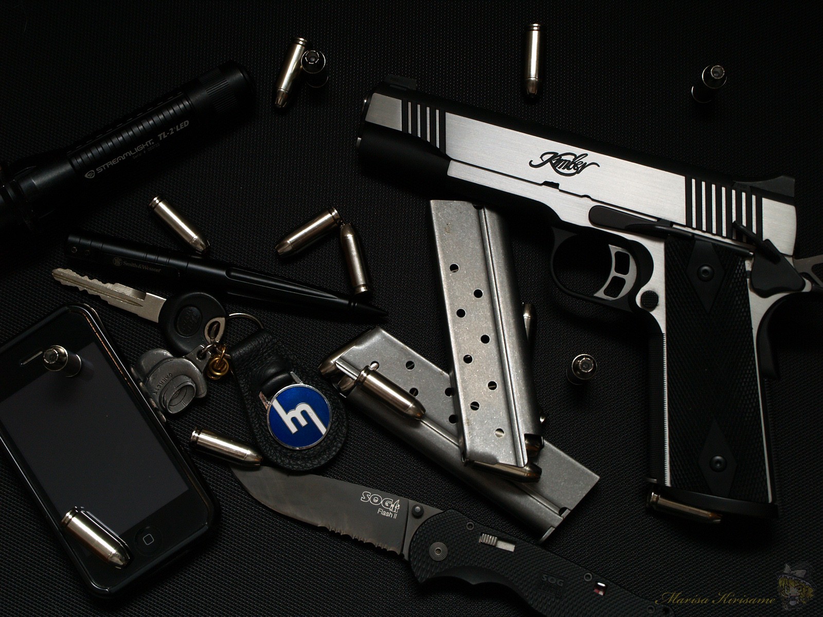 General 1600x1200 knife gun keys ammunition weapon cellphone American firearms