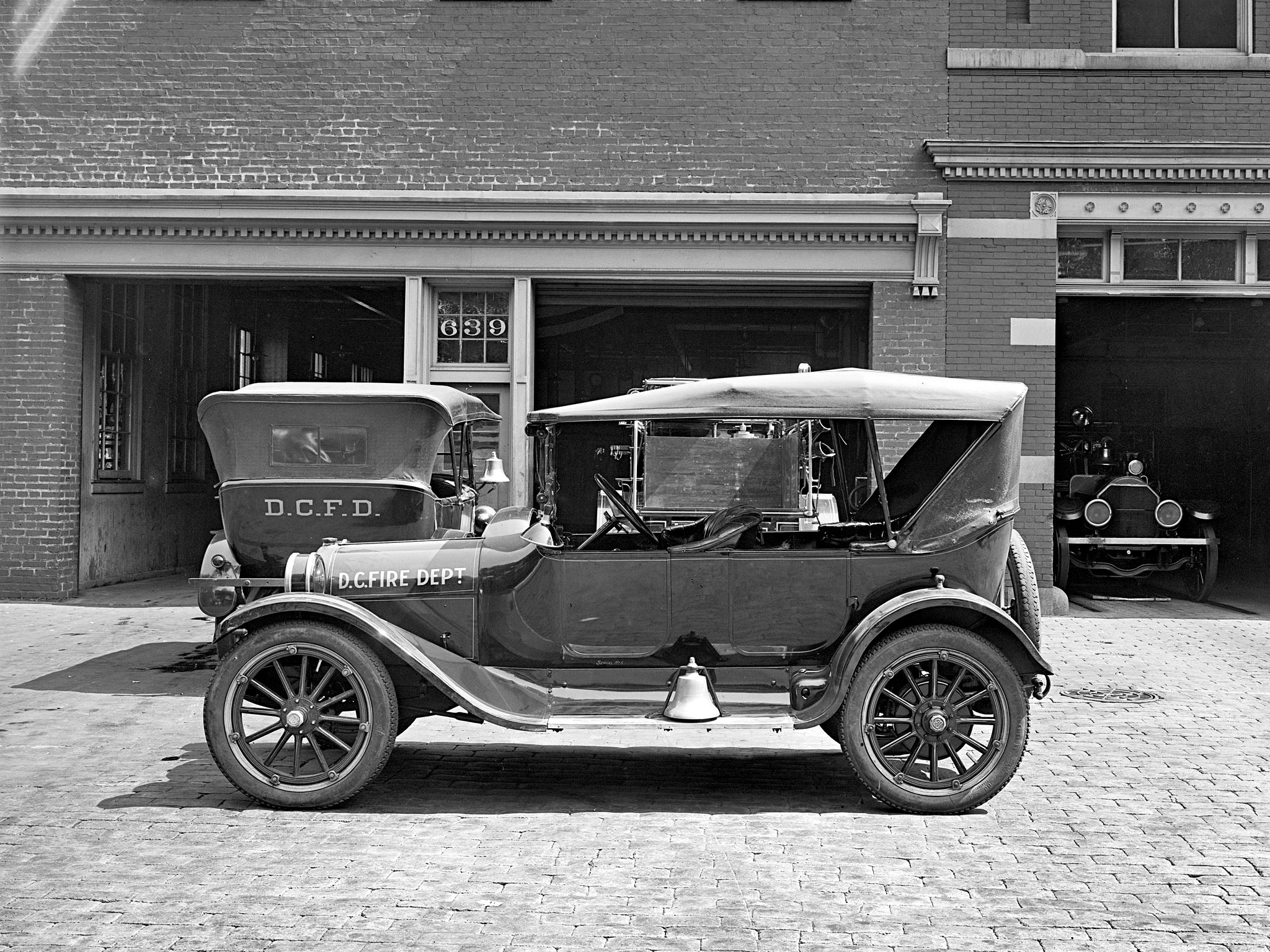 General 2048x1536 old car Ford Model T vehicle monochrome vintage old photos
