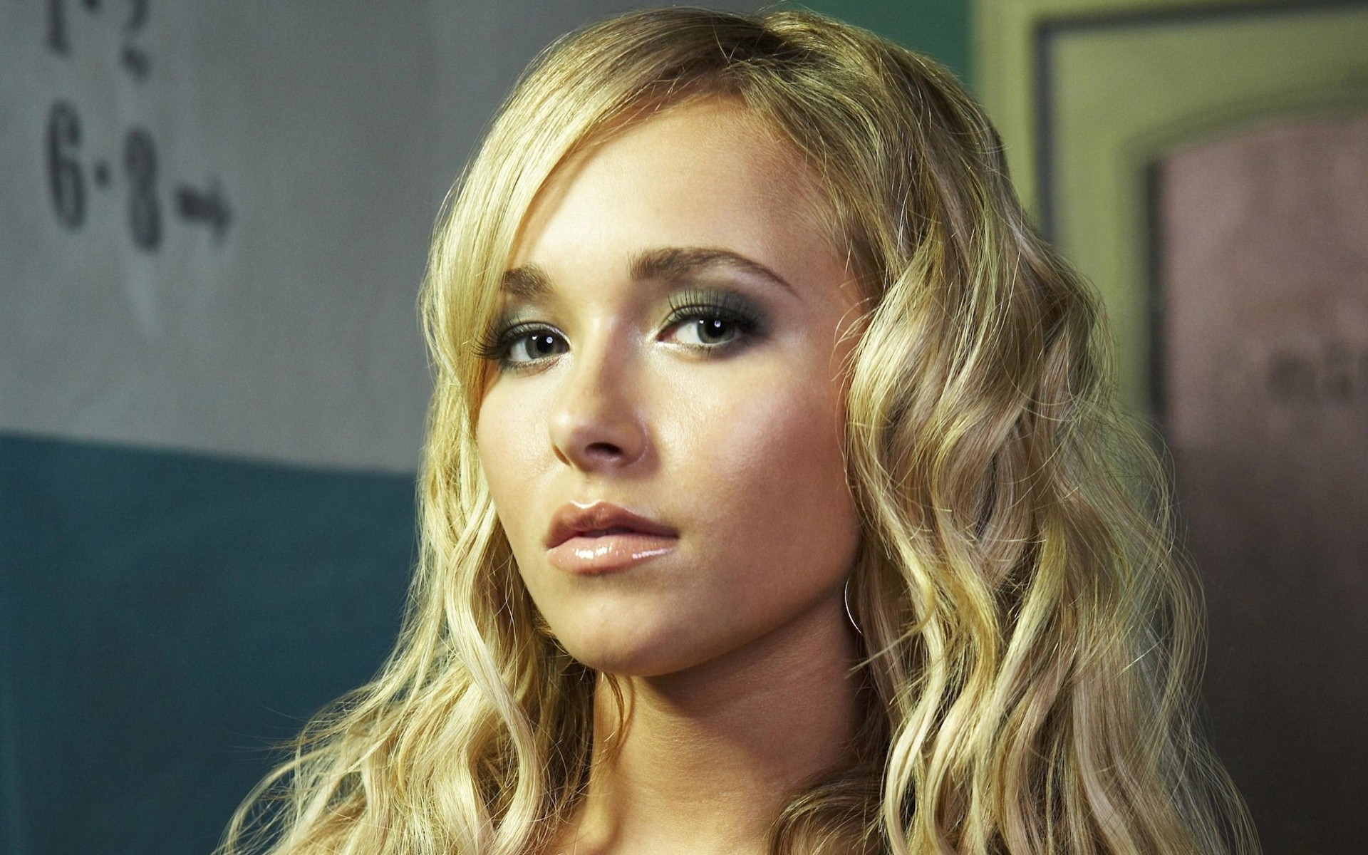 People 1920x1200 actress women blonde face Hayden Panettiere celebrity dyed hair looking at viewer women indoors