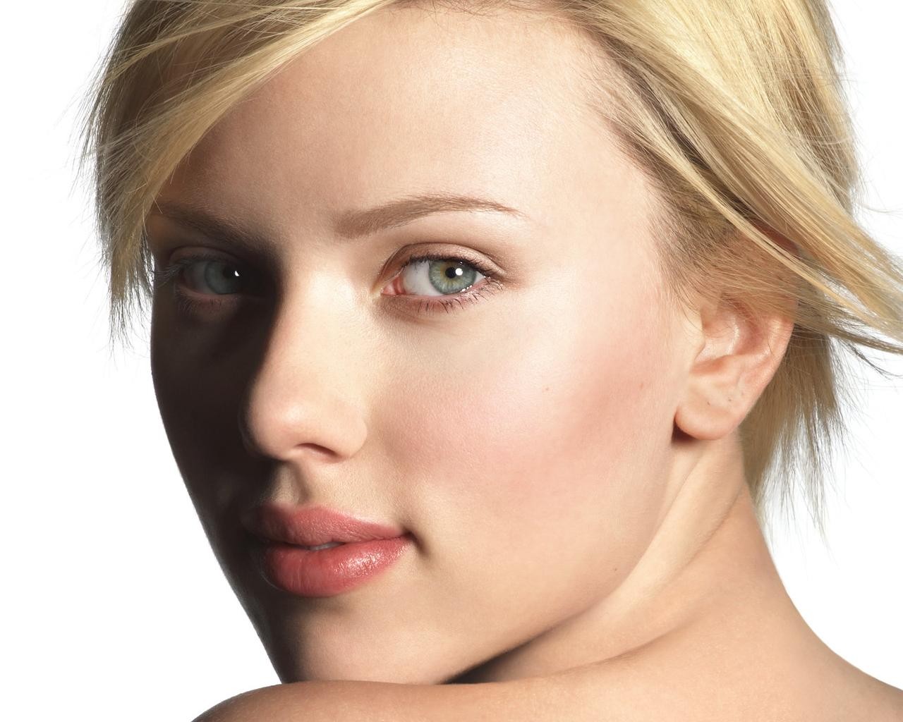 People 1280x1024 Scarlett Johansson face portrait women actress celebrity studio closeup women indoors indoors looking at viewer simple background white background