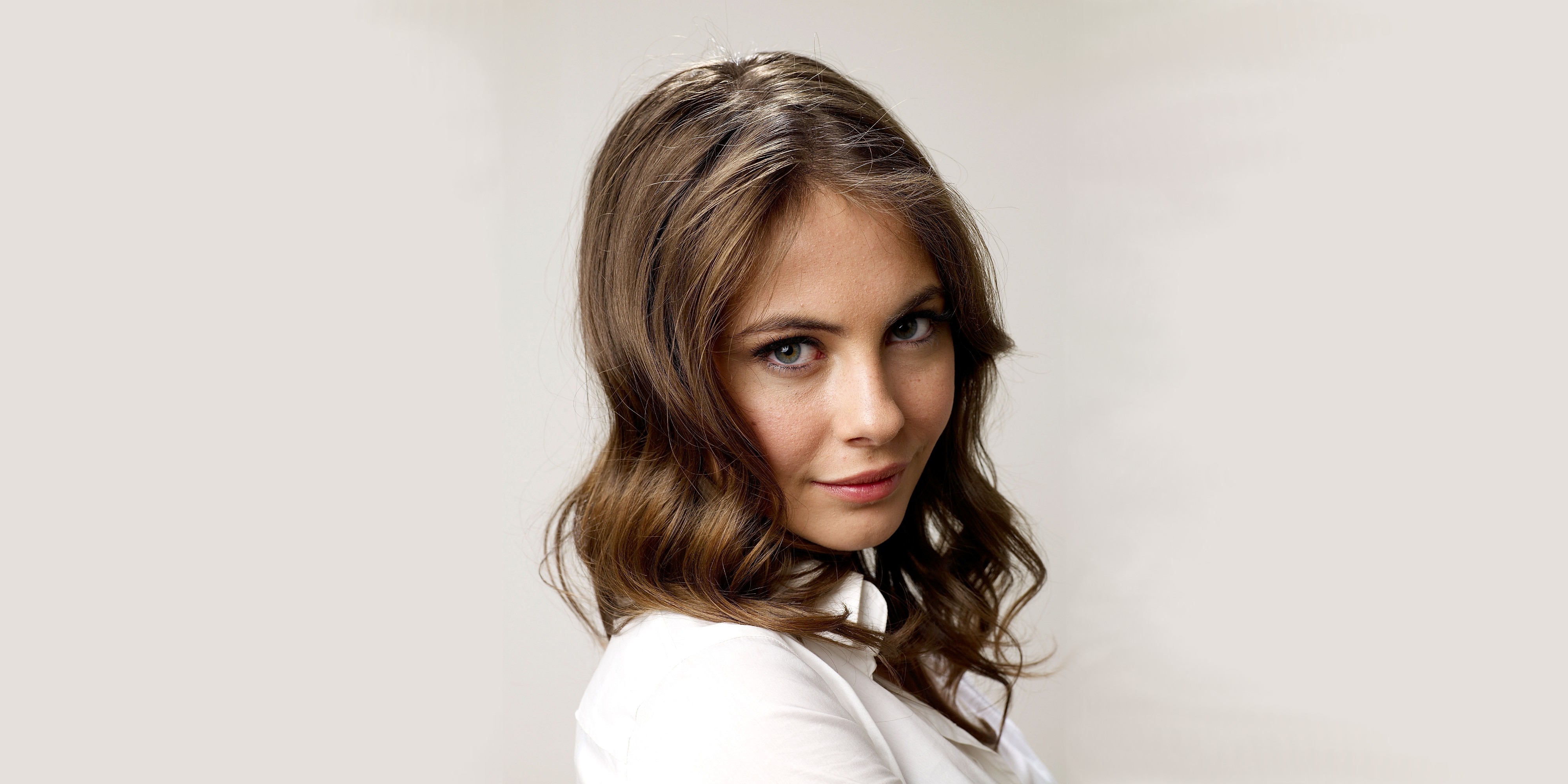 People 4000x2000 Willa Holland women brunette green eyes studio simple background white background looking at viewer portrait