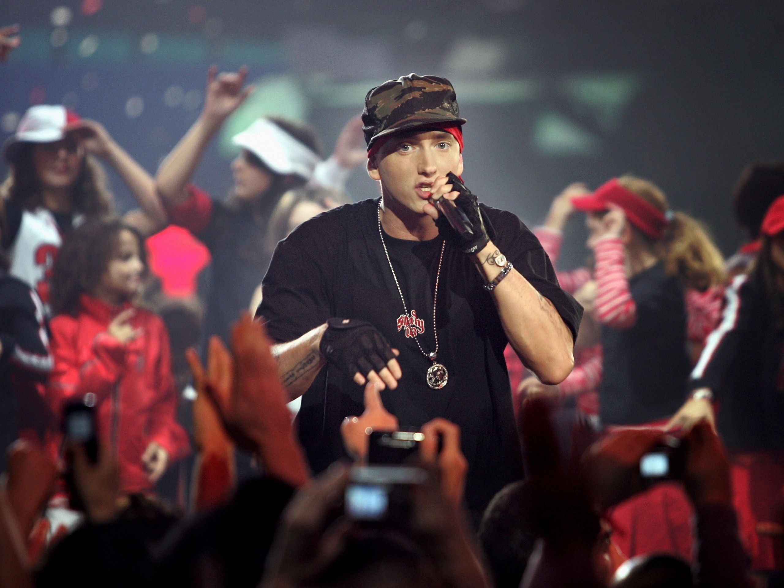 People 2560x1920 Eminem rap  music men necklace Rapper singer