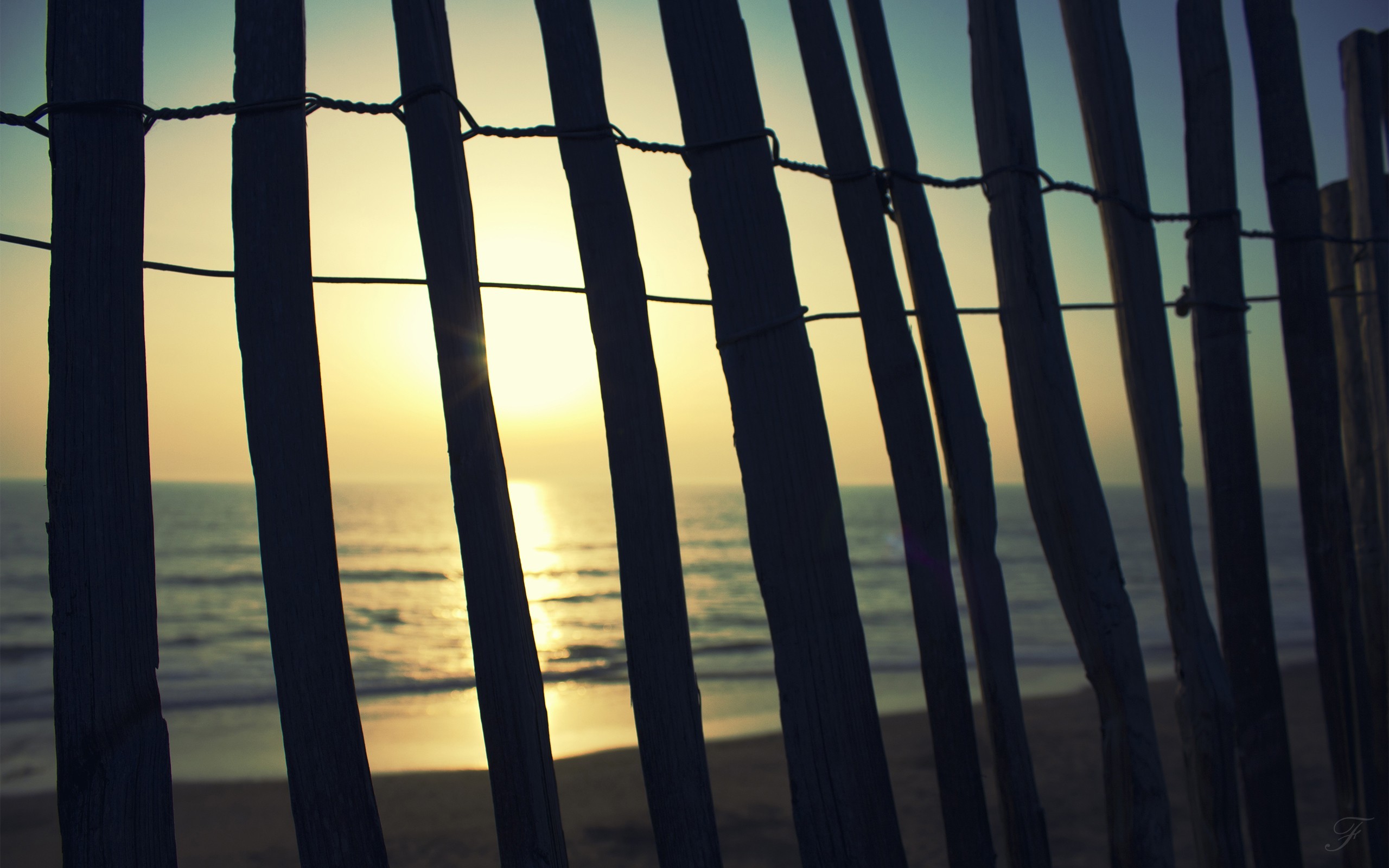 General 2560x1600 photography sea water fence sunlight beach wood