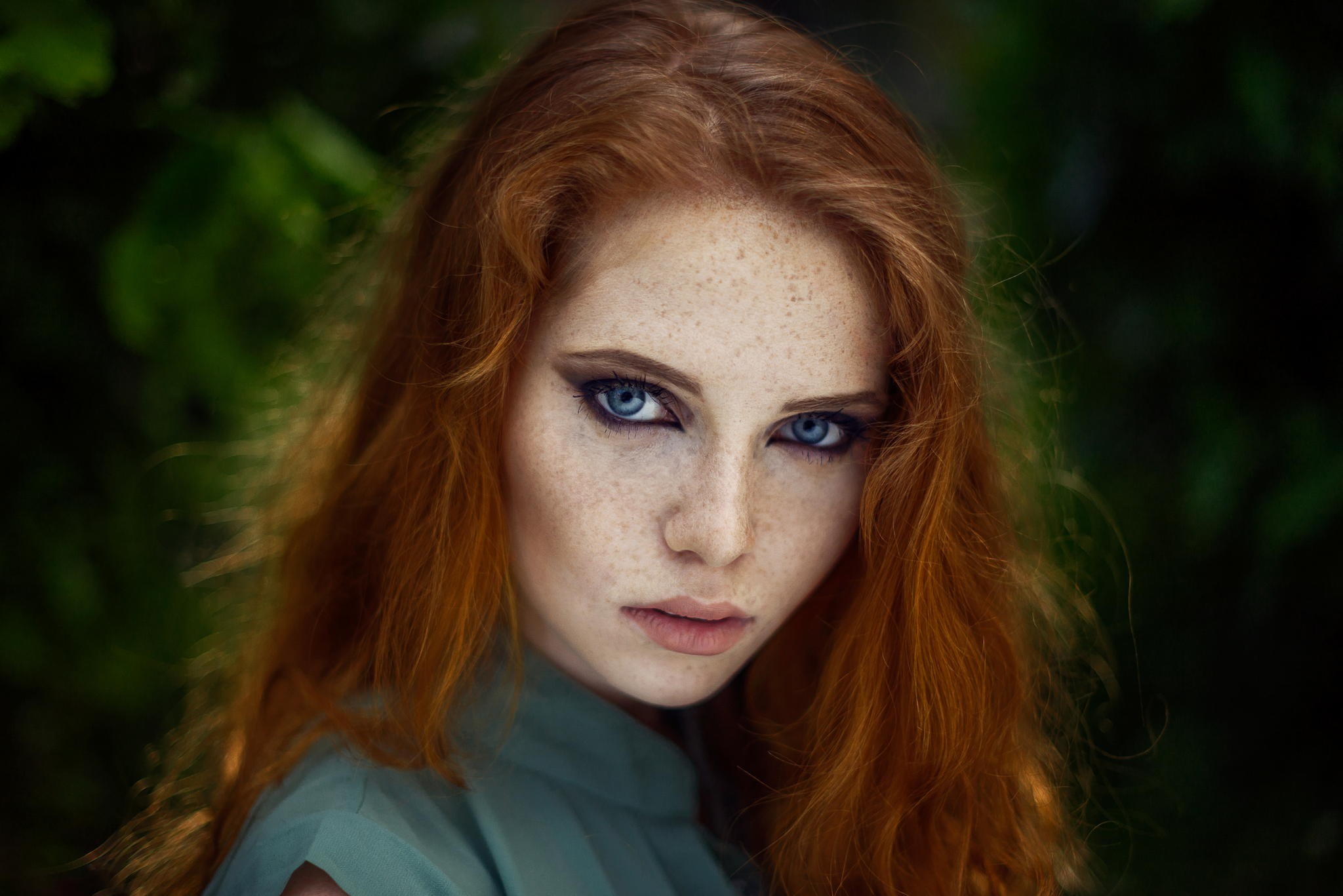 People 2048x1367 women freckles blue eyes face portrait redhead model looking at viewer long hair women outdoors outdoors dyed hair eyeliner