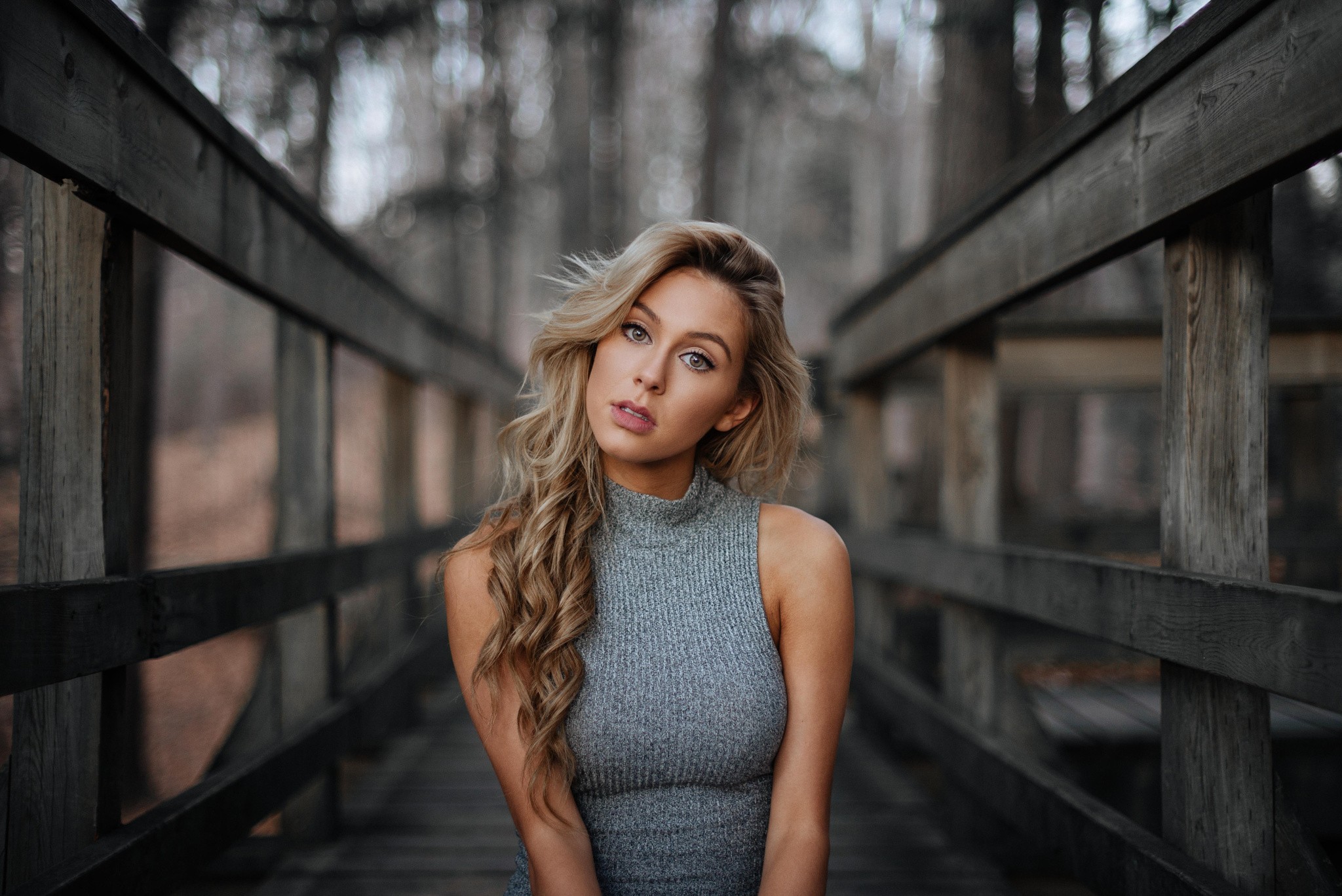 People 2048x1367 women blonde portrait makeup parted lips looking at viewer outdoors women outdoors model dyed hair long hair grey clothing