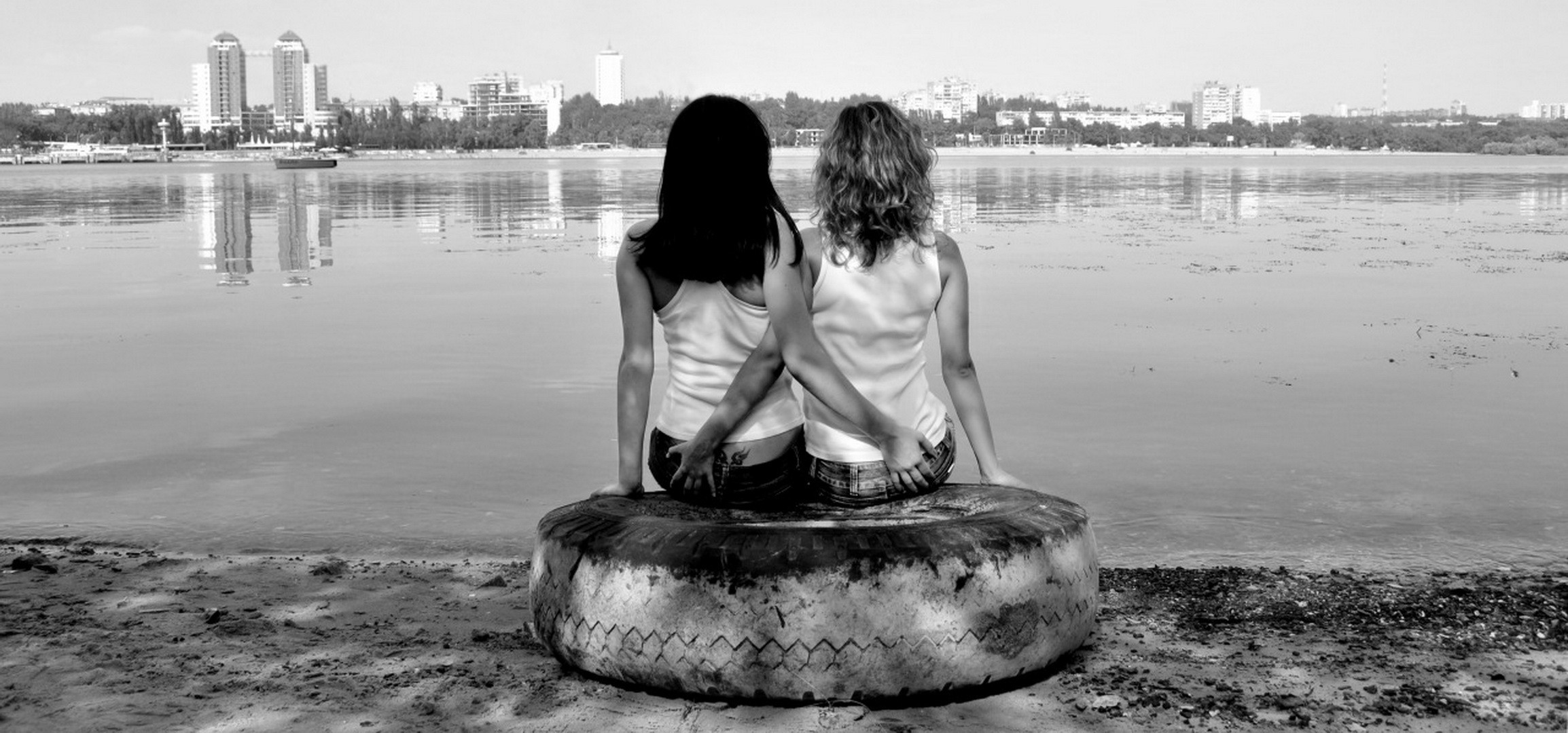 Women Model Two Women Women Outdoors Monochrome Outdoors 2308x1080 Wallpaper Wallhavencc 