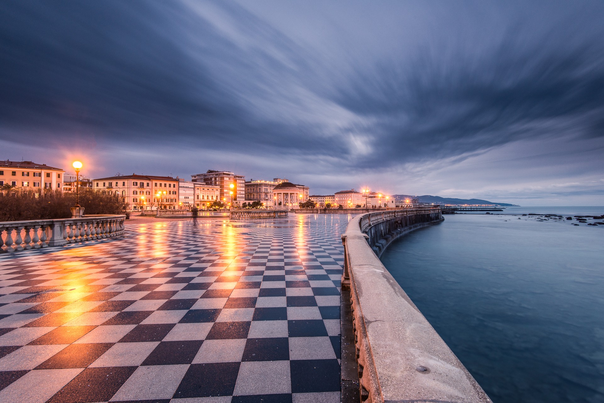 General 1920x1281 cityscape architecture town square Europe Italy terraces checkered old building evening long exposure chess floor