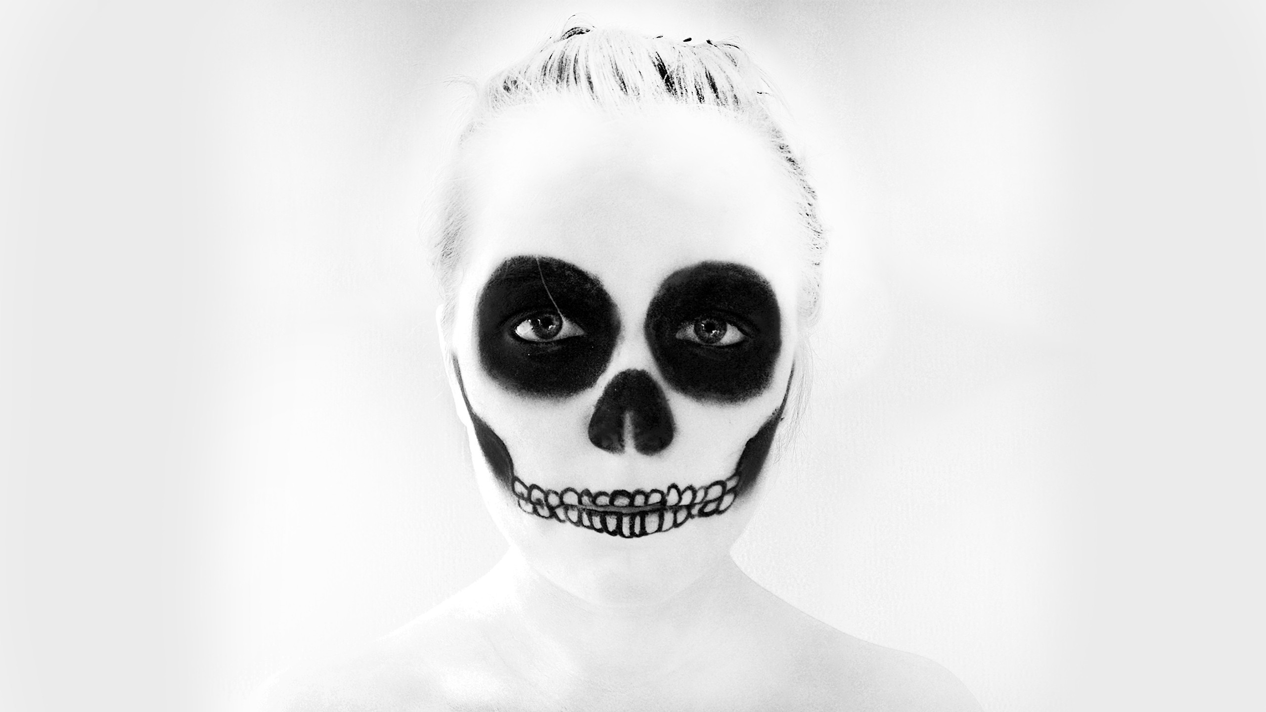 People 2560x1440 skull women monochrome makeup simple background face white background
