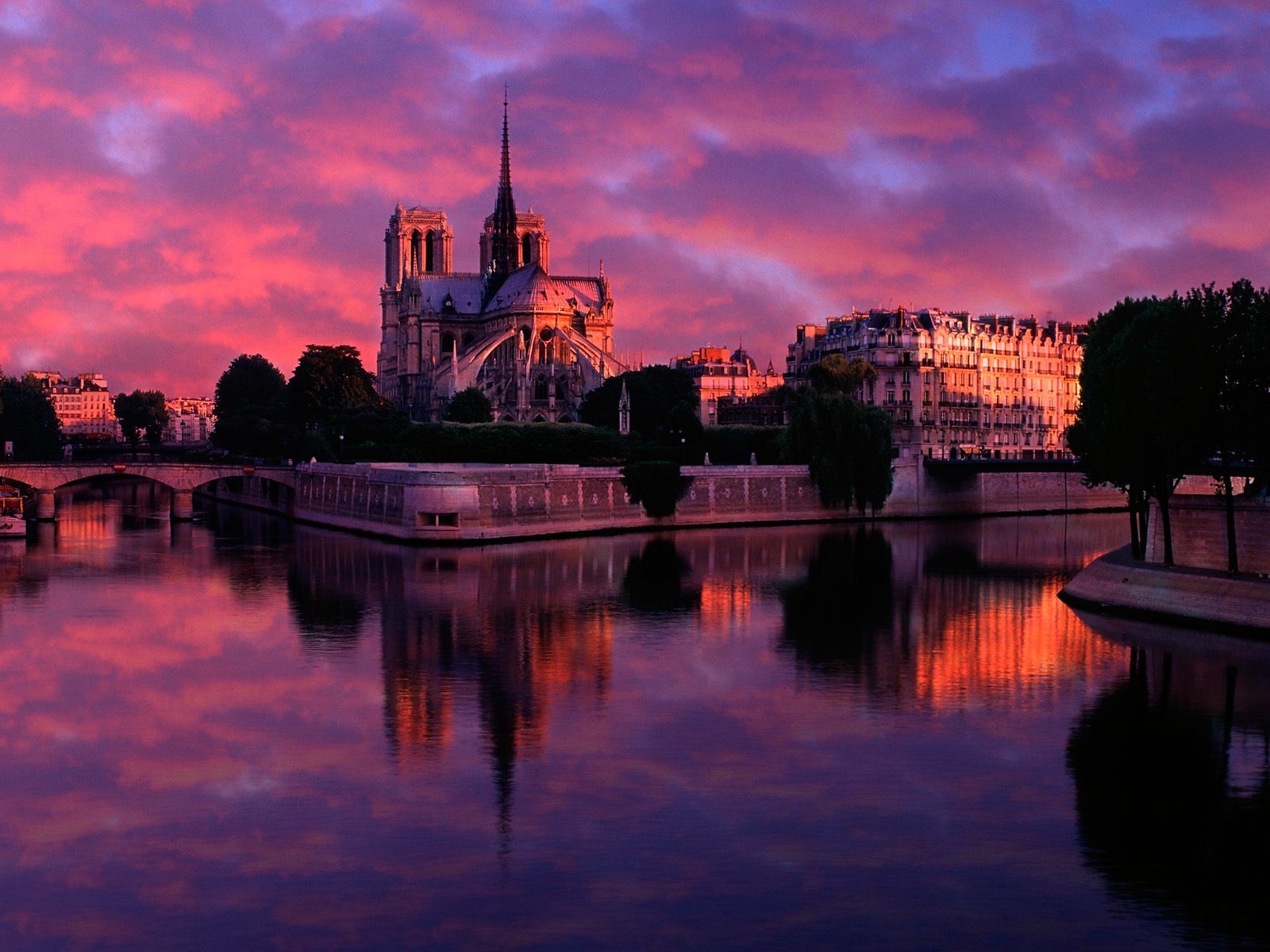 General 1600x1200 Notre-Dame sunset Paris France