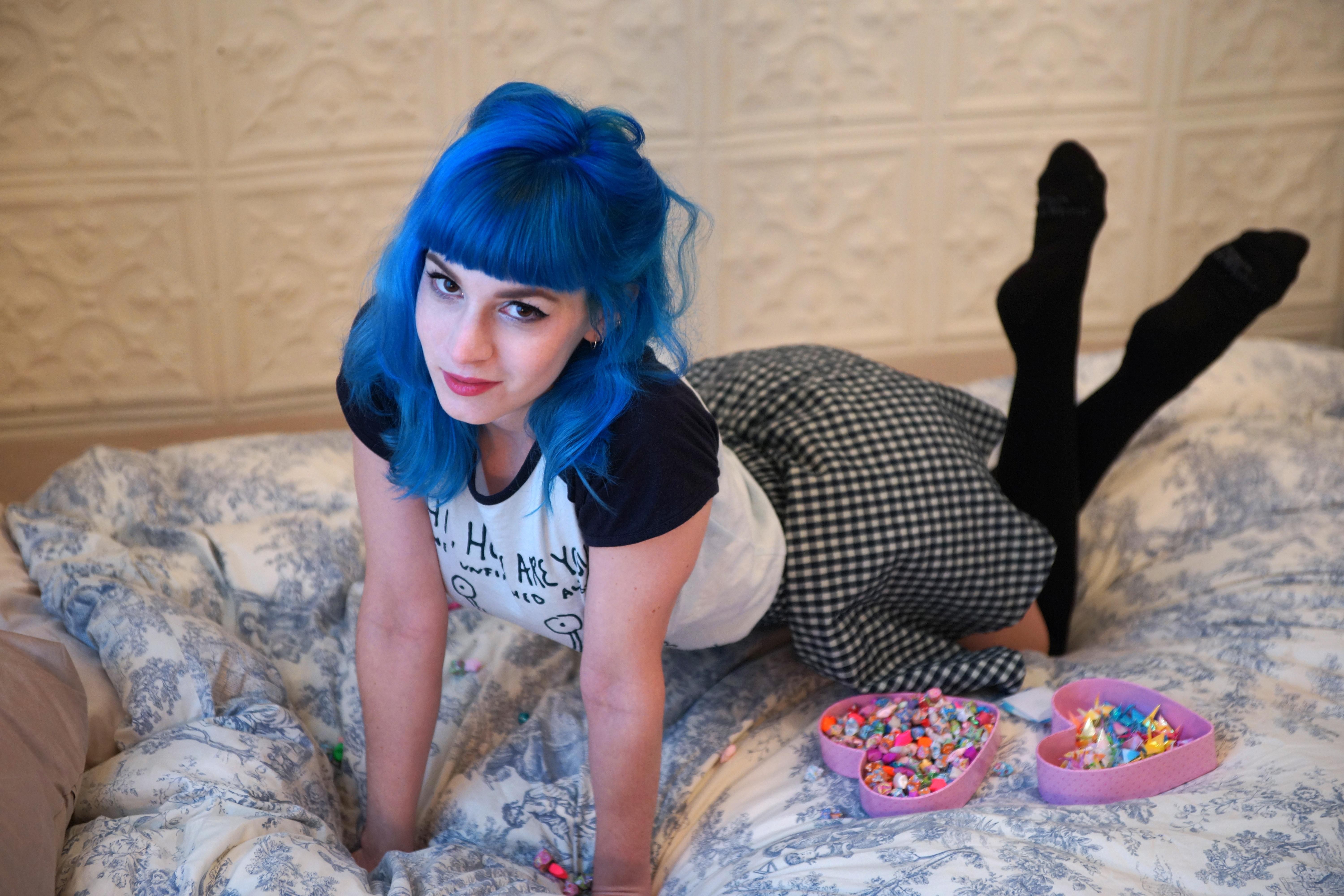 People 6000x4000 dyed hair blue Suicide Girls women in bed smiling blue hair model kneeling feet in the air black stockings bed lipstick looking at viewer women indoors heart (design)