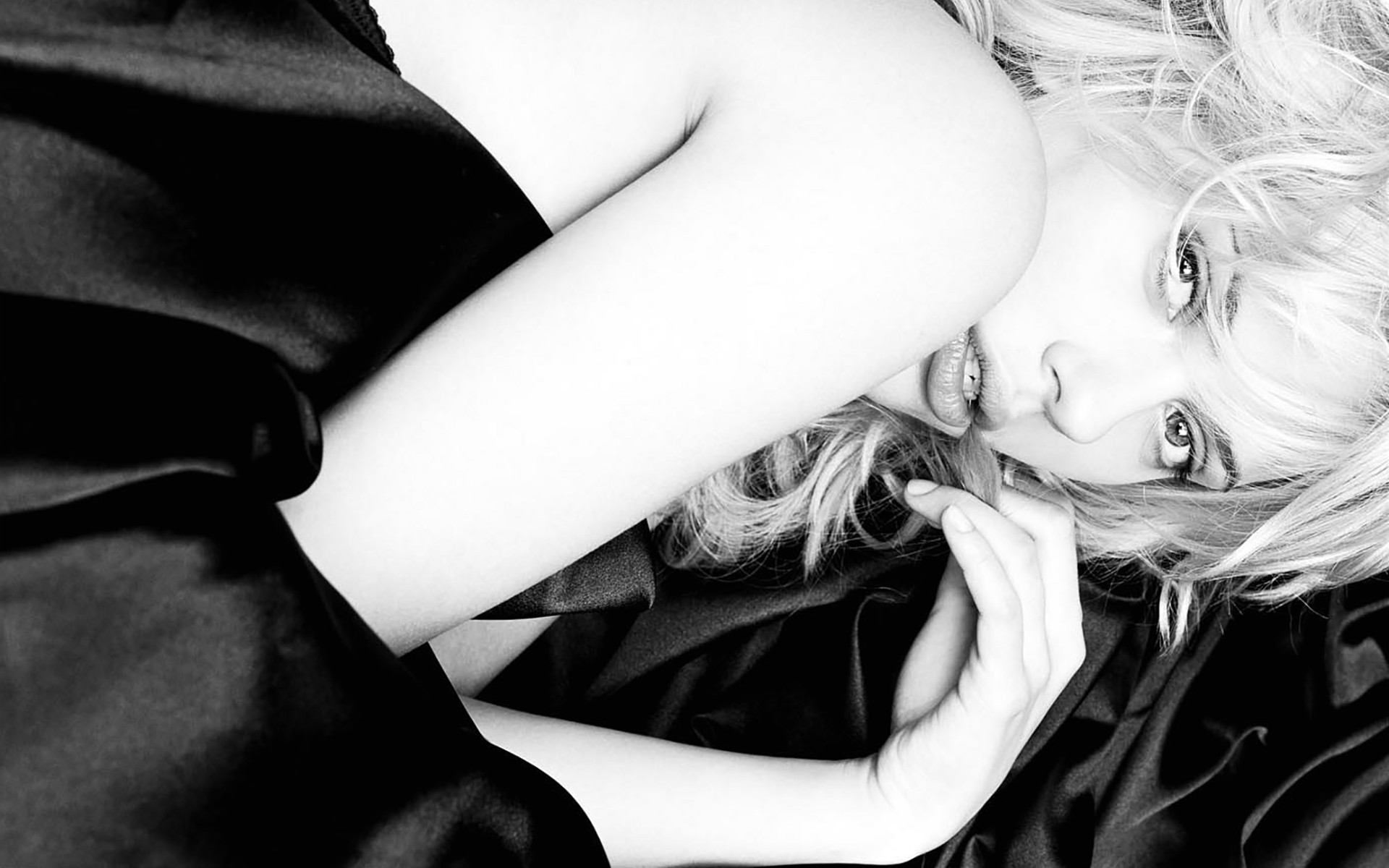 People 1920x1200 Scarlett Johansson in bed monochrome actress face closeup looking at viewer celebrity women indoors indoors women