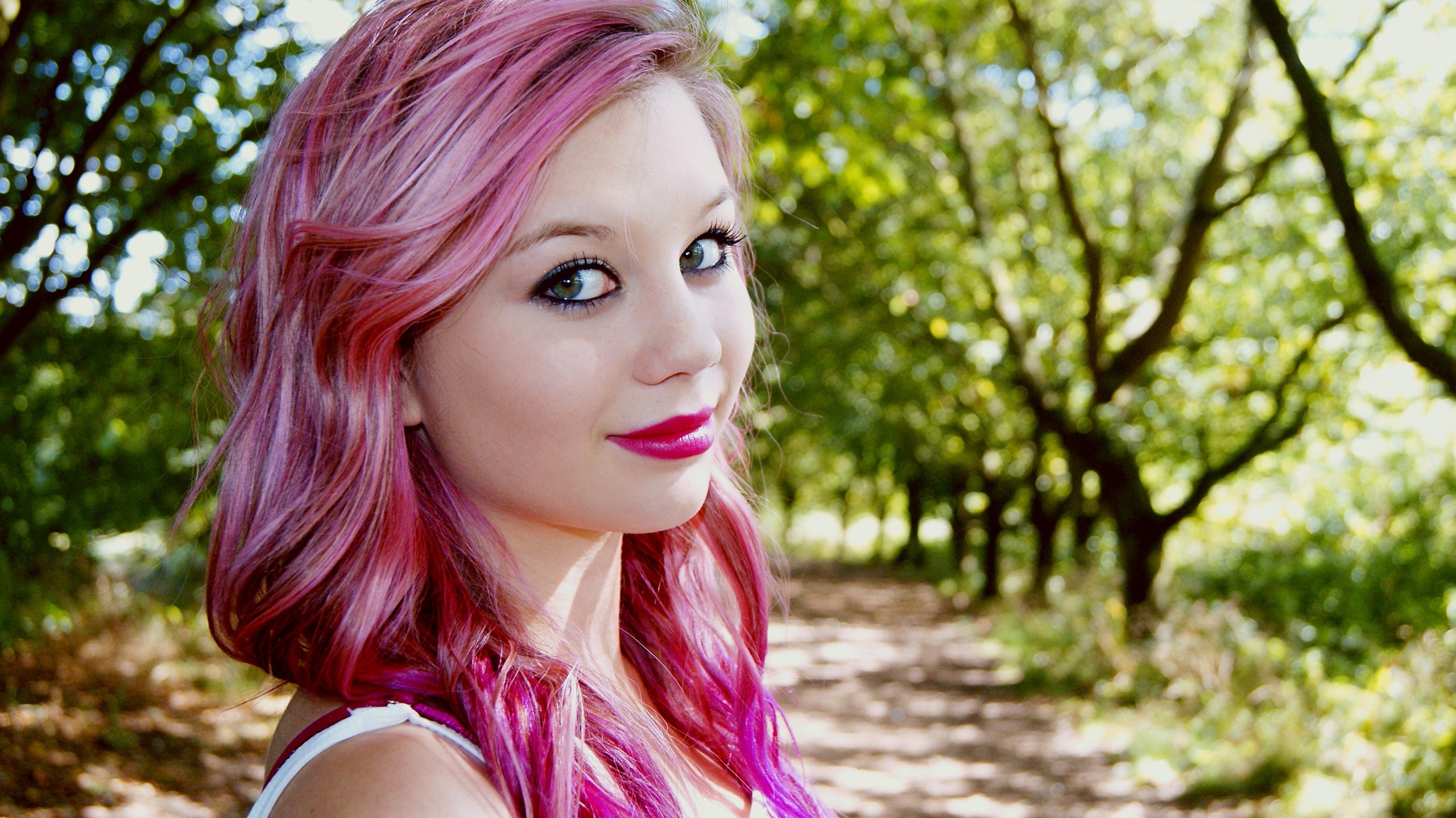 People 2560x1439 women pink hair dyed hair makeup looking at viewer pink lipstick face model