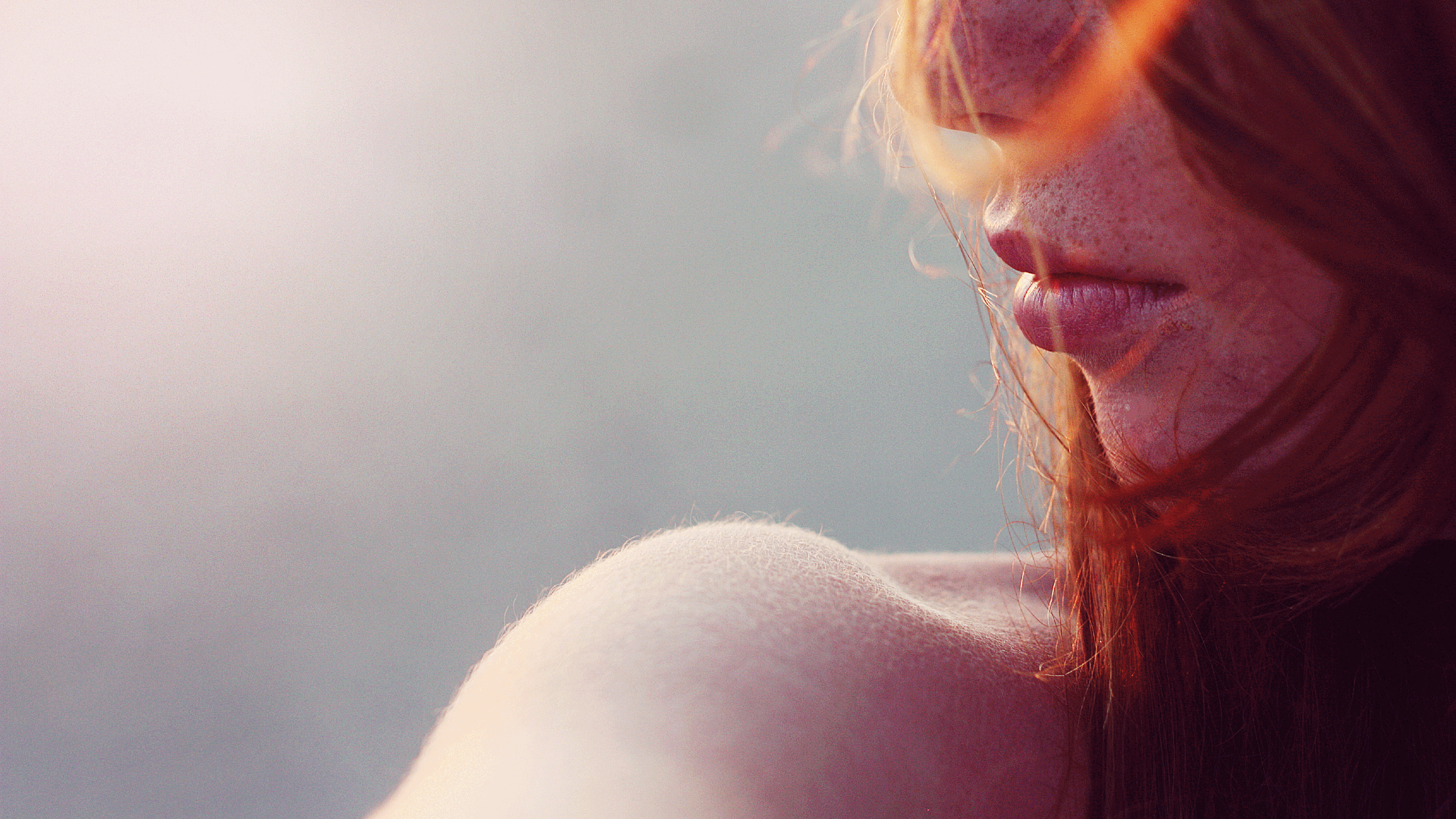 People 2560x1440 mouth redhead bare shoulders lips sunlight face freckles women