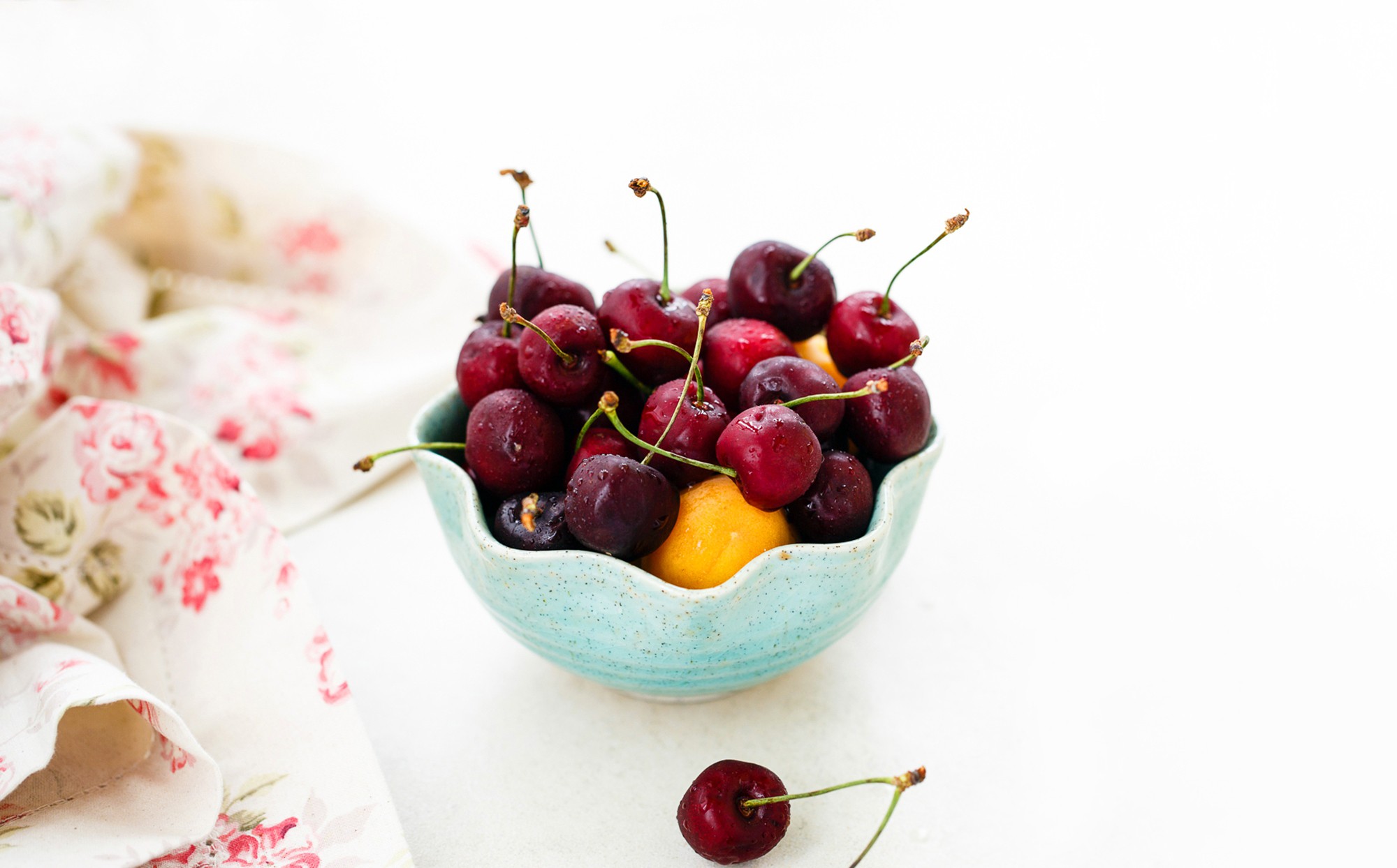 General 2000x1244 fruit cherries bowls food berries