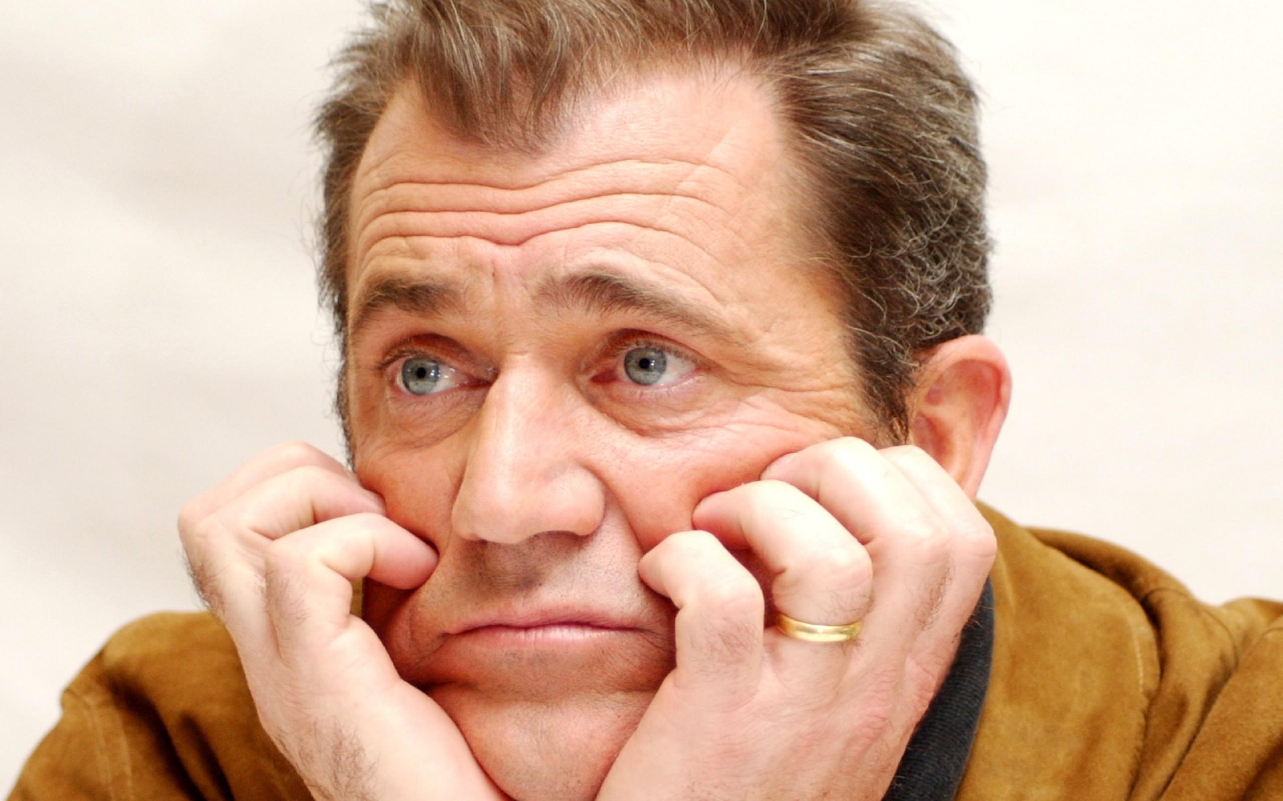 People 2560x1600 men actor celebrity Mel Gibson face looking into the distance