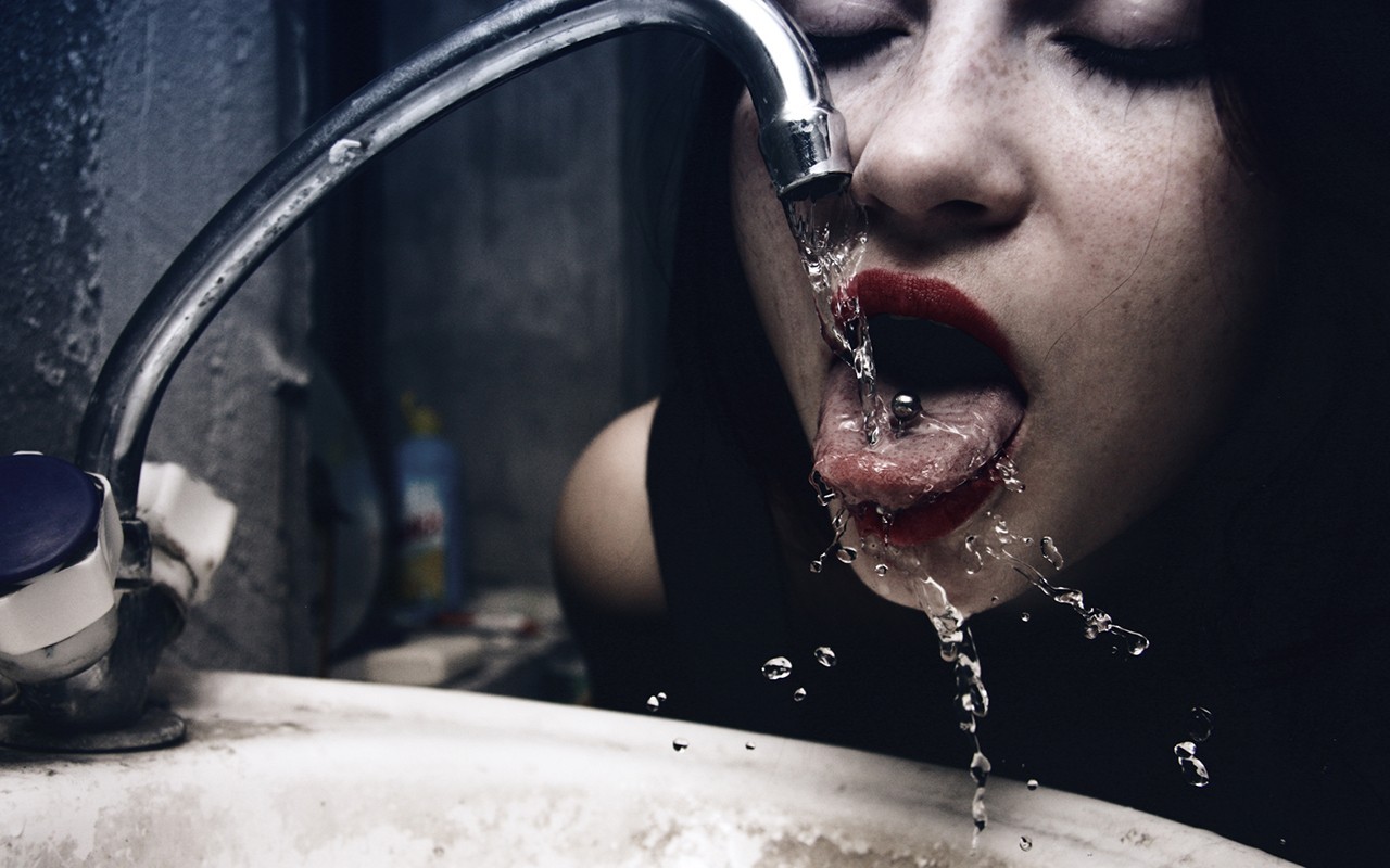 People 1280x800 piercing women water water drops red lipstick face model open mouth tongue out pierced tongue women indoors drinking problems