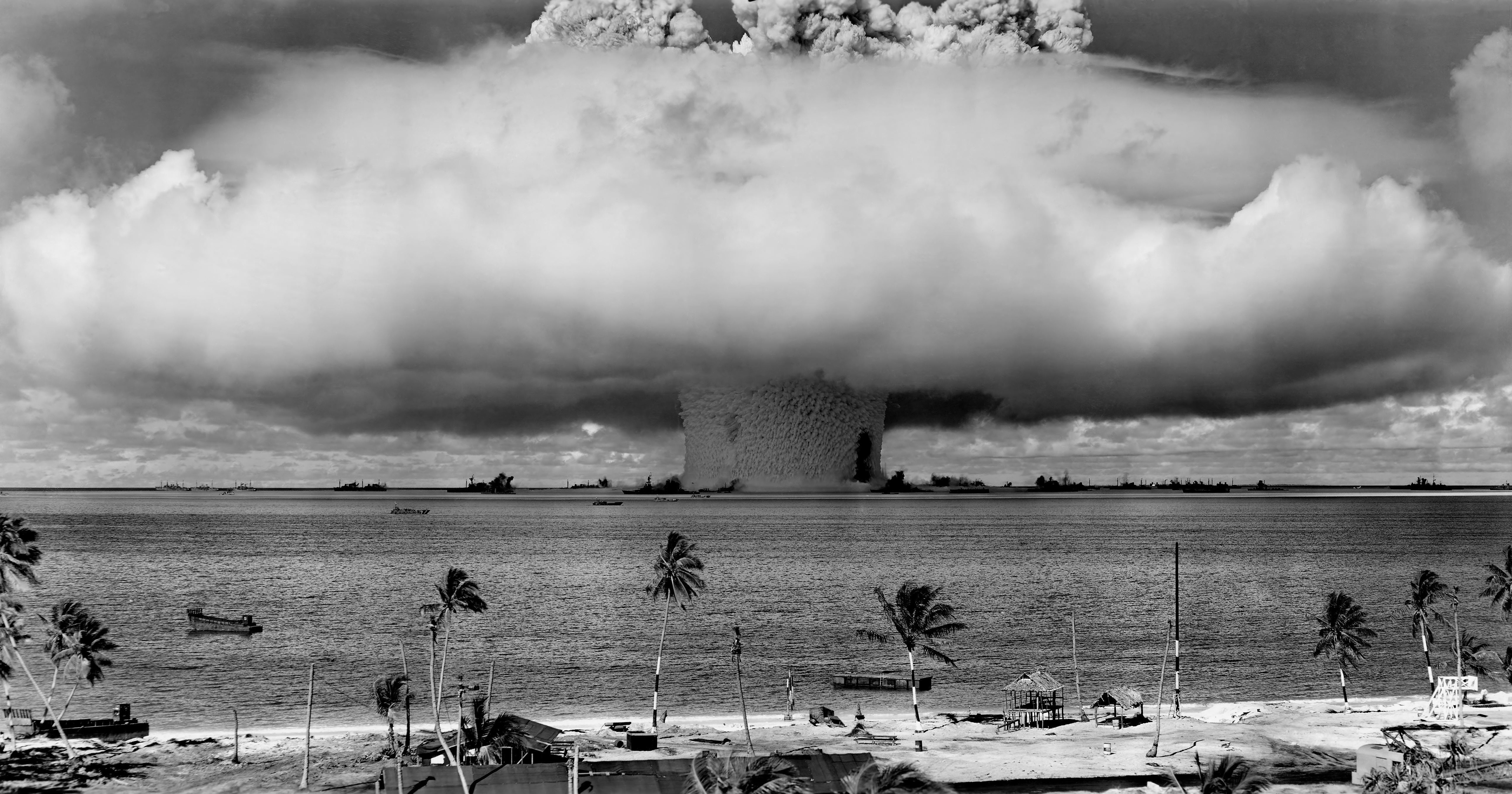 General 5137x2696 explosion Bikini Atoll atomic bomb vintage Pacific Ocean mushroom clouds bombs nuclear