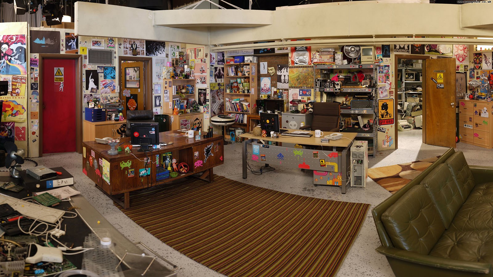 General 1600x900 The IT Crowd room interior TV series