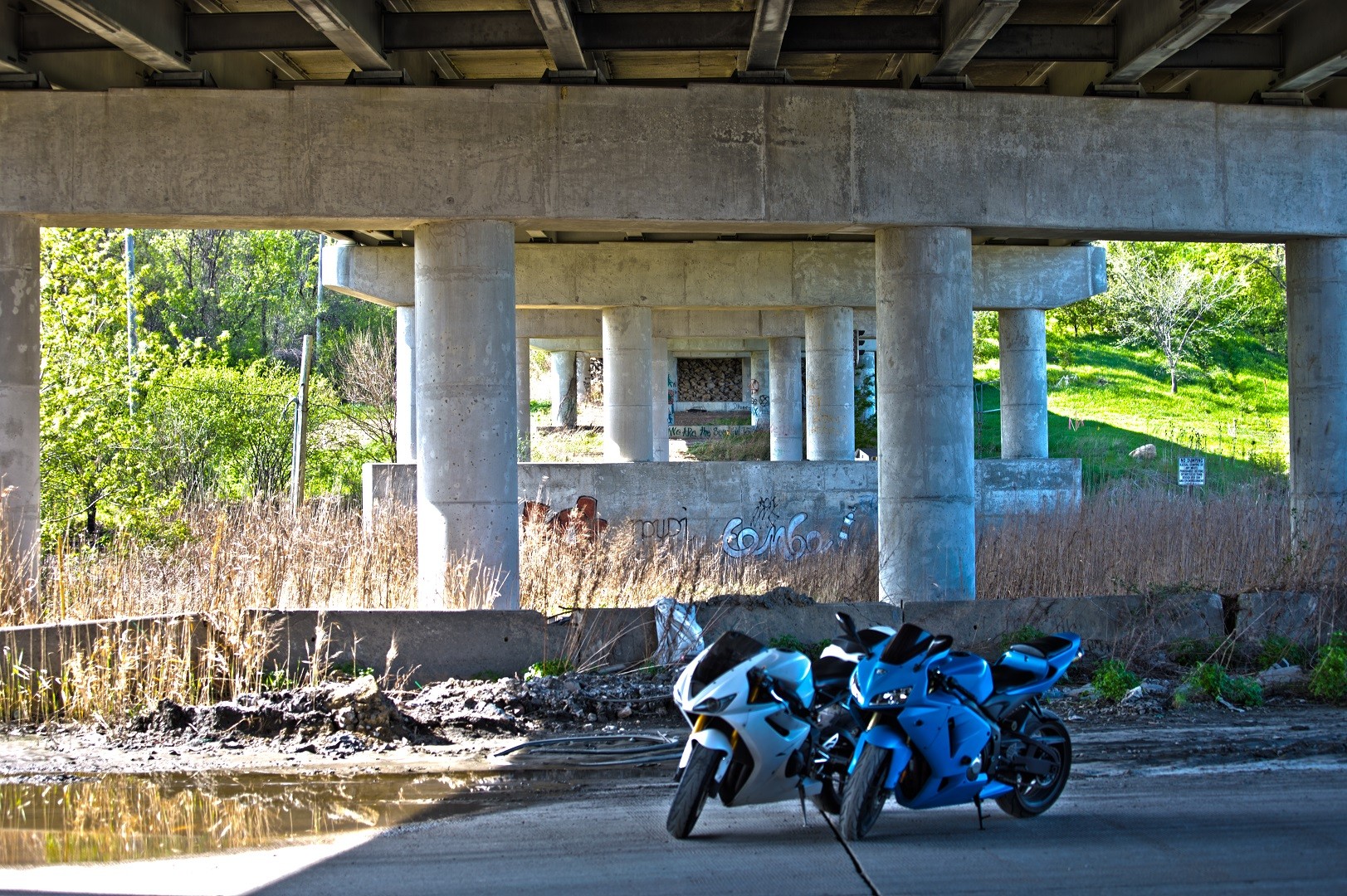 General 1623x1080 motorcycle vehicle bridge outdoors
