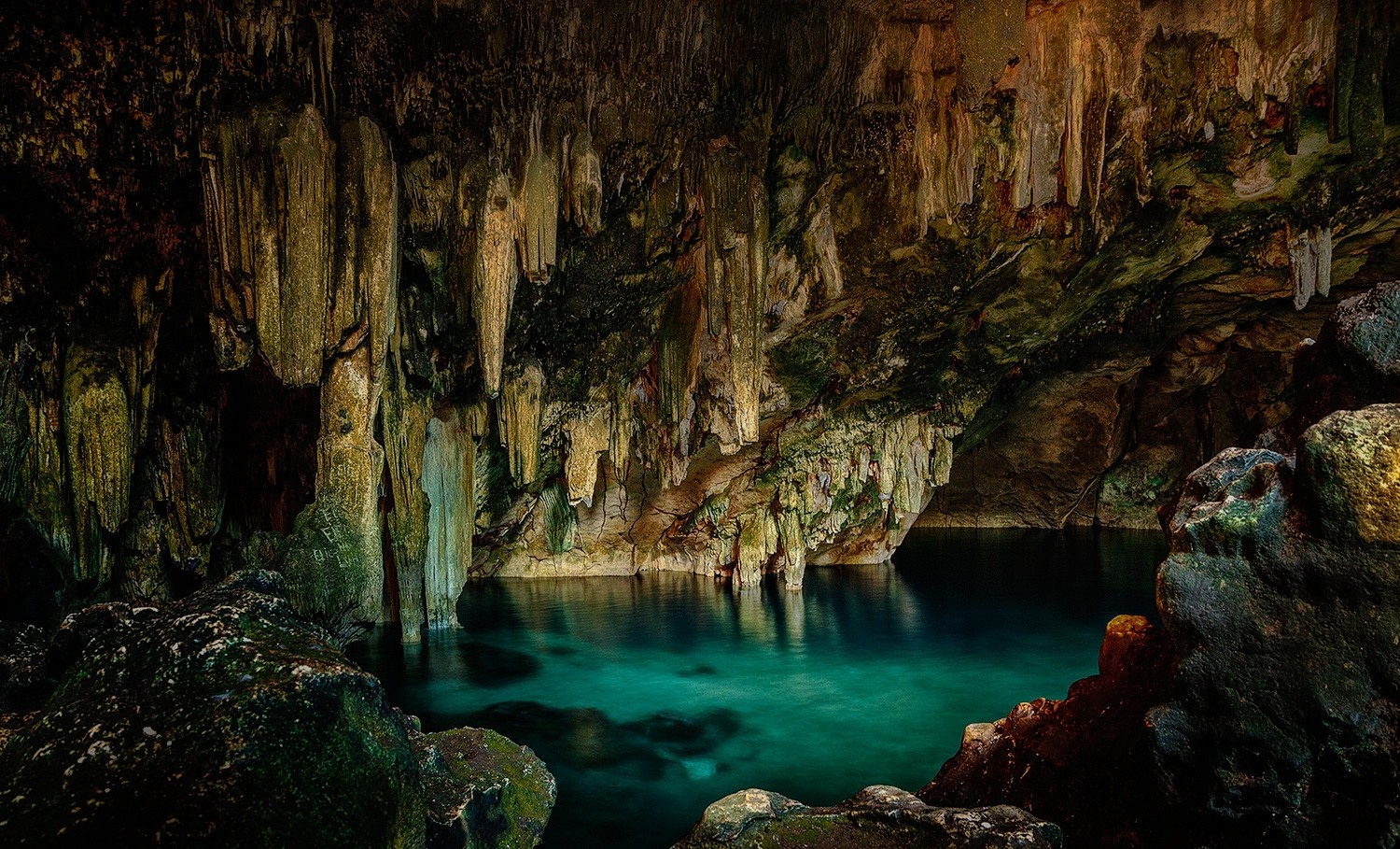 General 1500x909 cave cenotes stalactites water nature