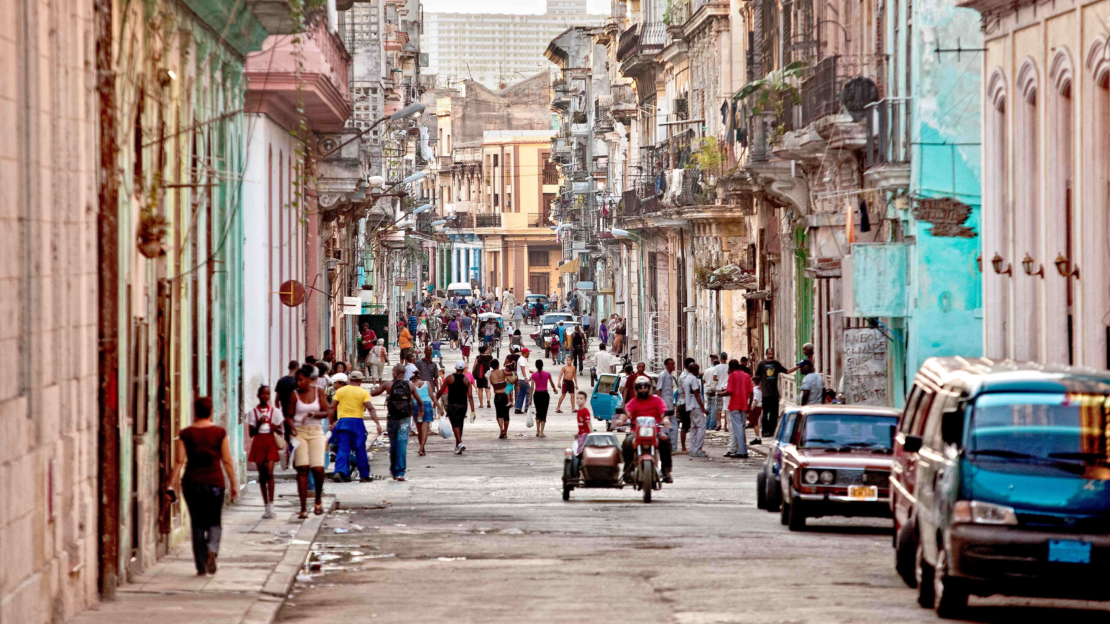 General 3840x2160 Cuba Havana street people city urban LADA 2106