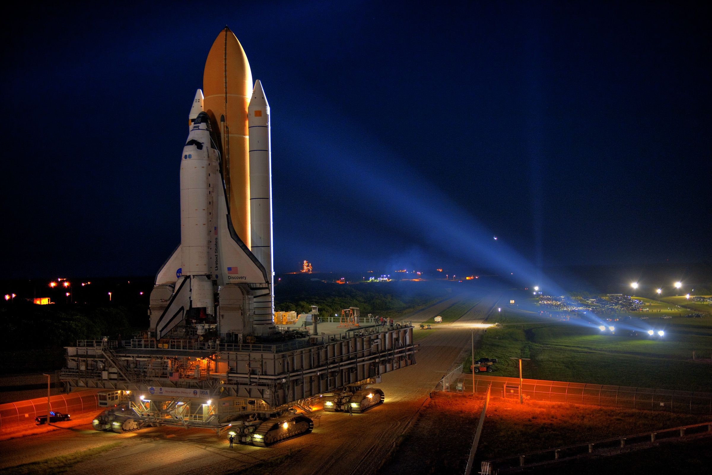 General 2400x1600 space shuttle Space Shuttle Discovery NASA platform vehicle