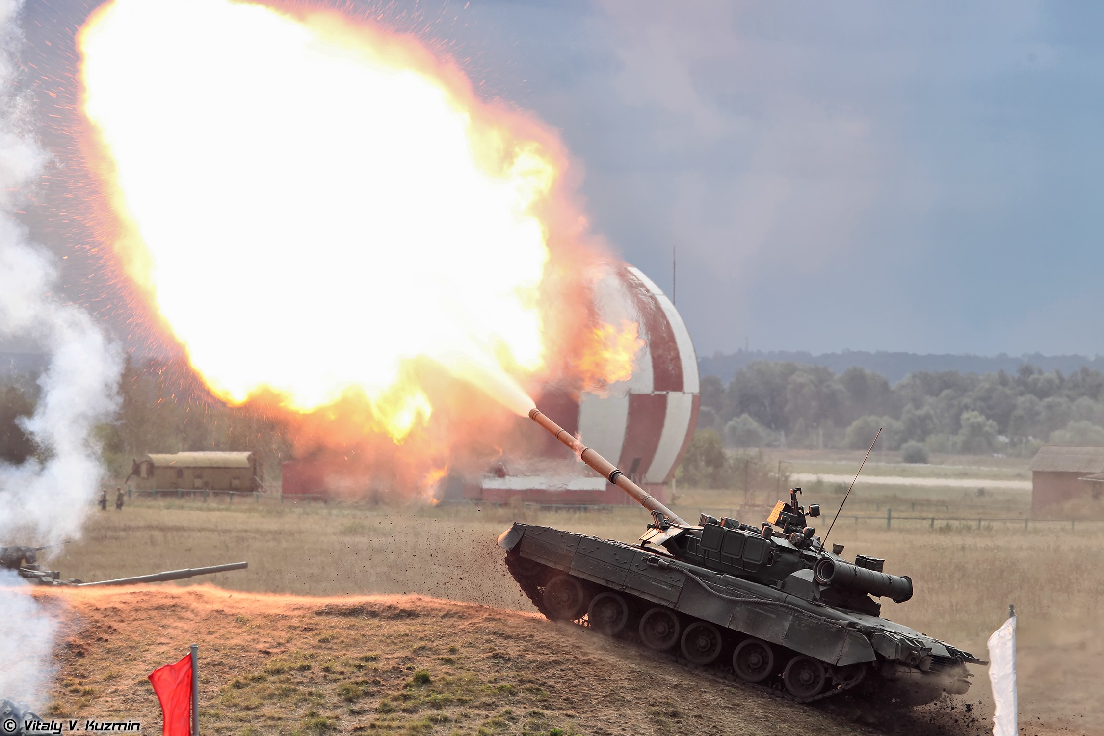 General 2250x1500 shooting tank fireballs military military vehicle vehicle T-80