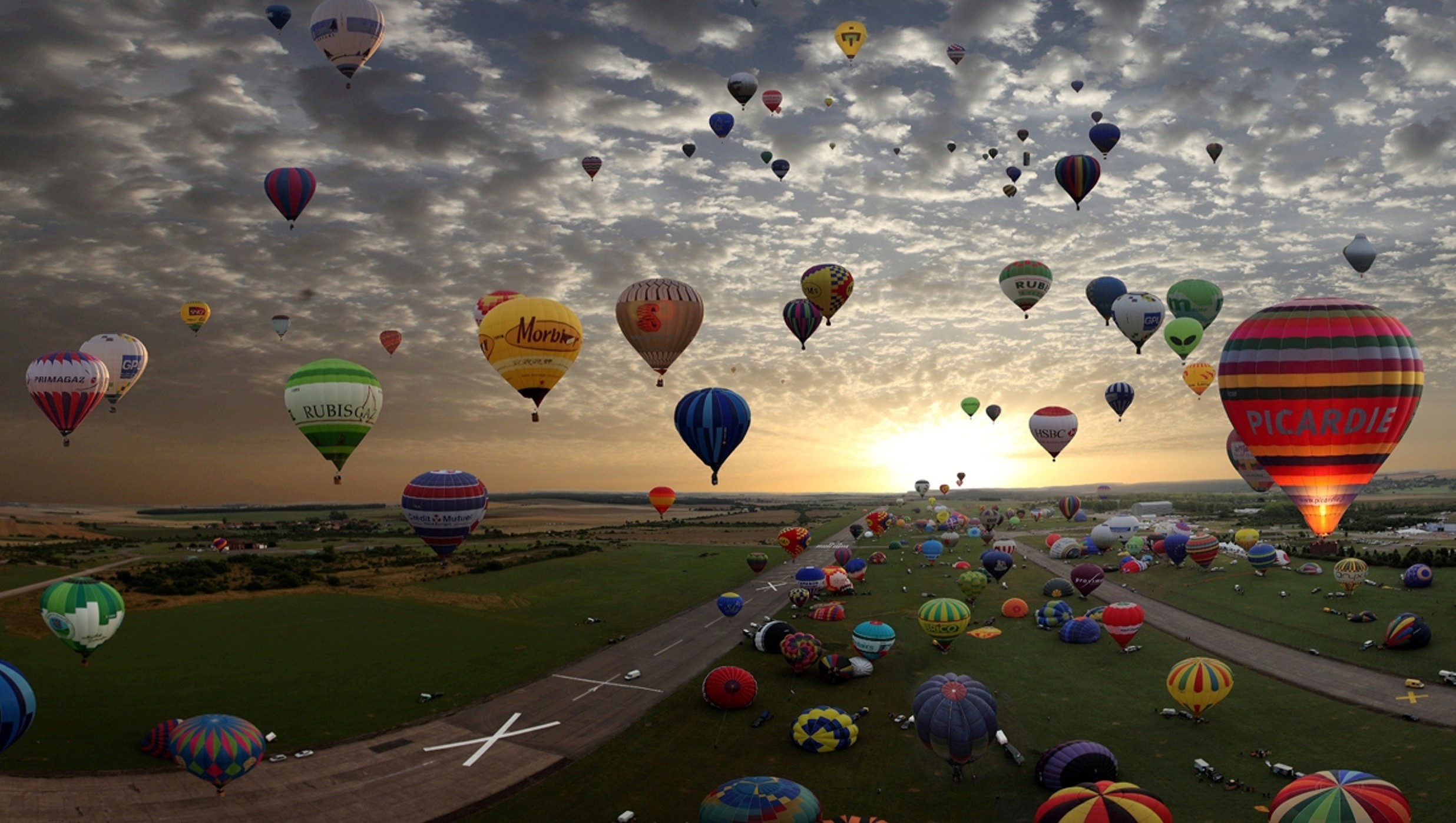 General 2472x1398 balloon hot air balloons sky vehicle outdoors sunlight clouds