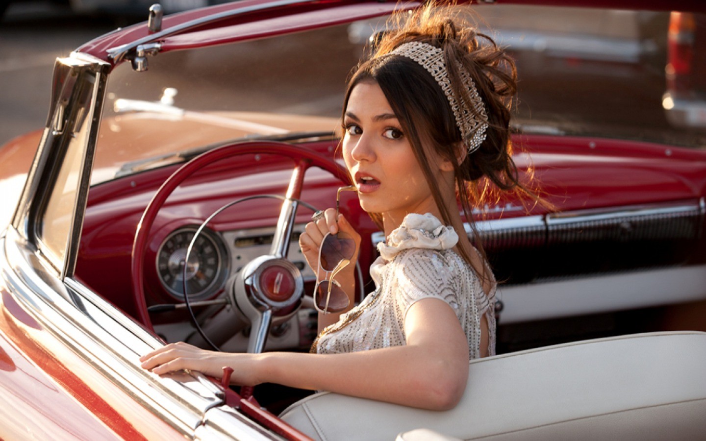 People 1440x900 women vintage Victoria Justice women with cars women with glasses looking at viewer car oldtimers car interior steering wheel vehicle red cars open mouth American women