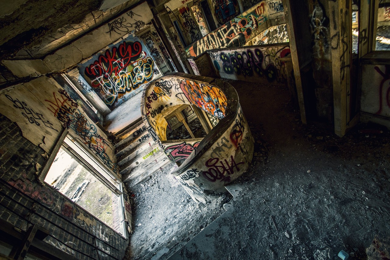 General 1280x853 graffiti indoors ruins abandoned
