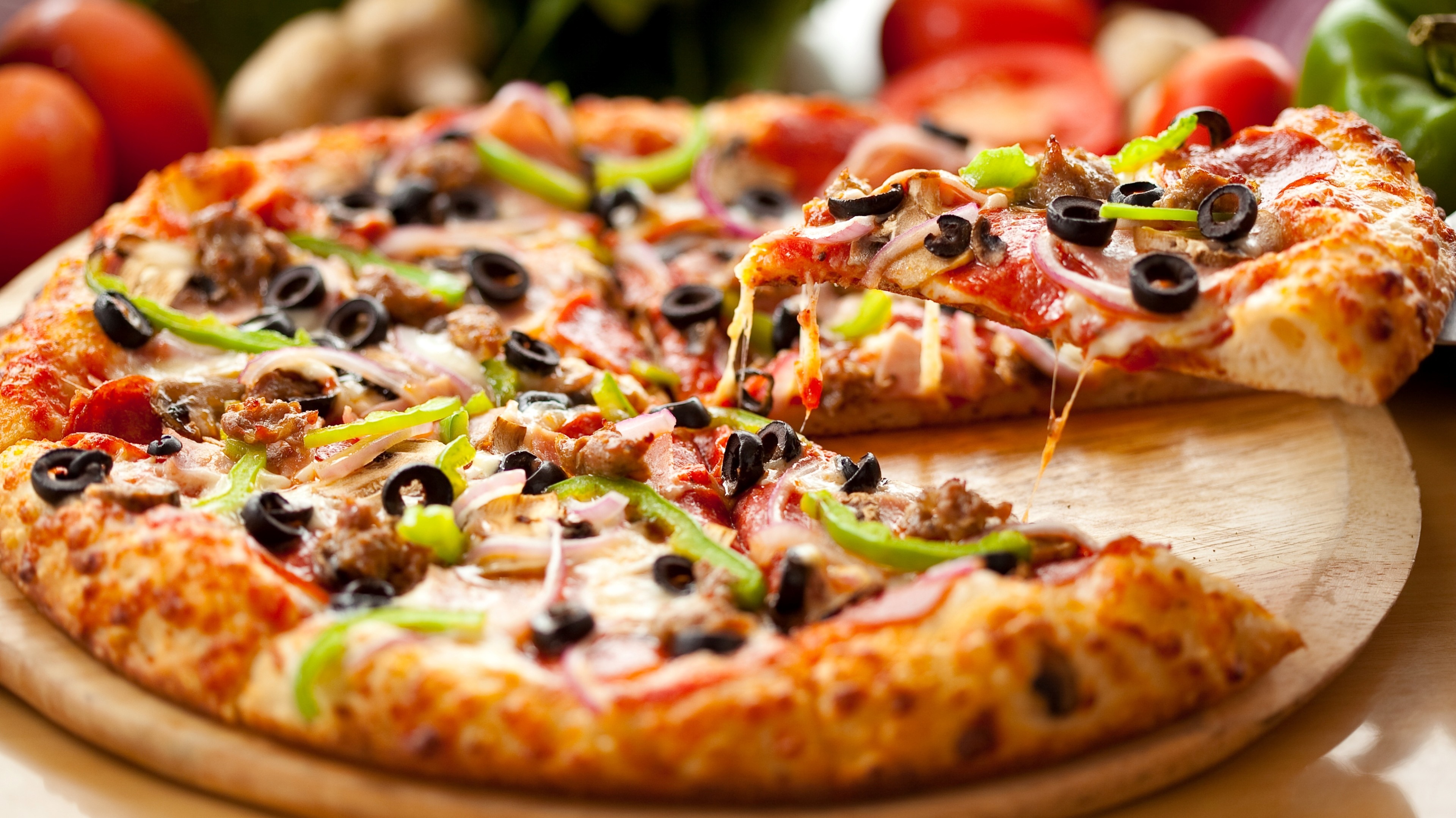 General 3840x2160 food pizza cheese olives closeup depth of field wood