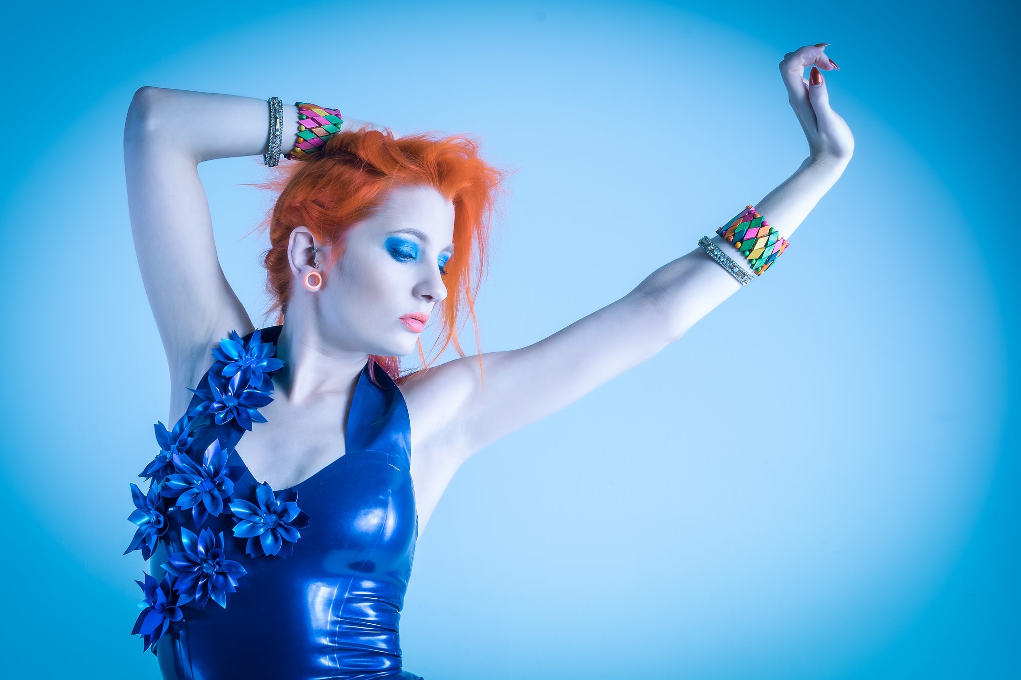 People 2048x1365 women portrait redhead women indoors makeup dyed hair arms up latex eyeliner blue background simple background pink lipstick gradient looking away armpits studio bracelets