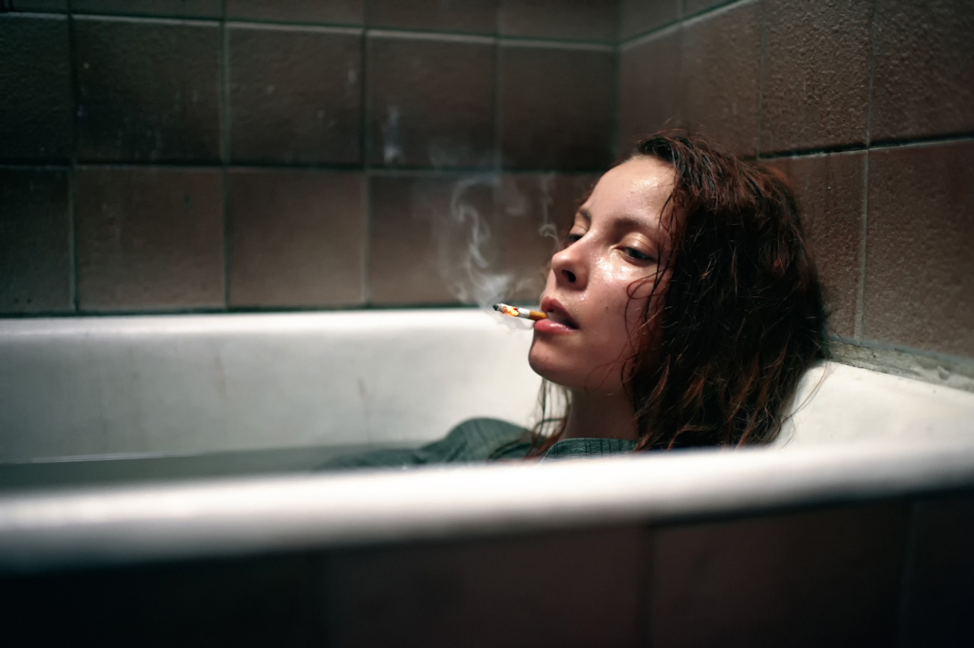 Women Women Indoors In Bathtub Wet Hair Face Model Smoking Bathtub Cigarettes Indoors