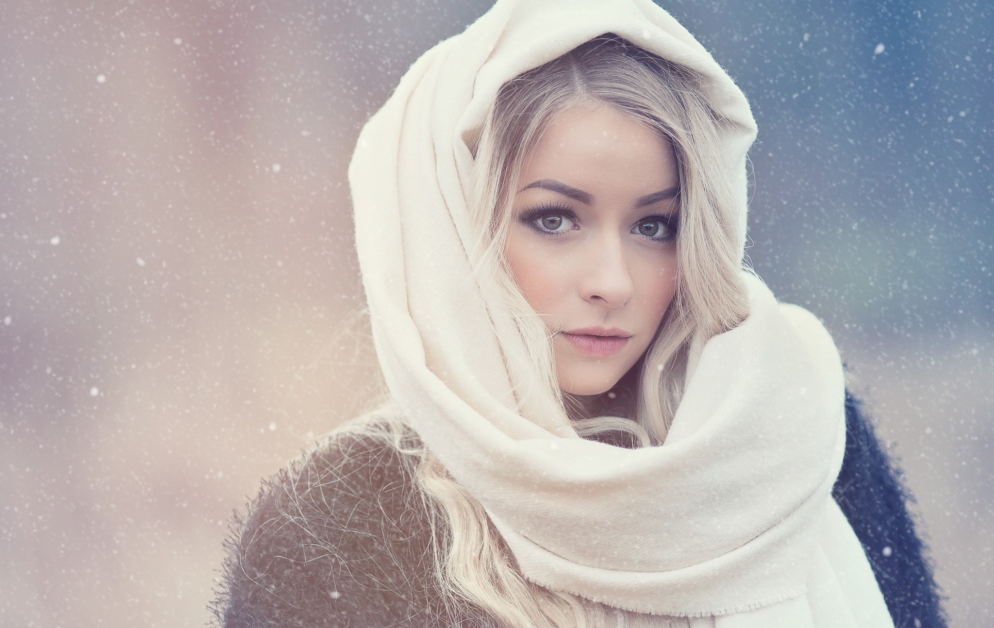 People 2048x1294 women blonde cold long hair looking at viewer snowflakes hoods scarf portrait model outdoors women outdoors makeup pale