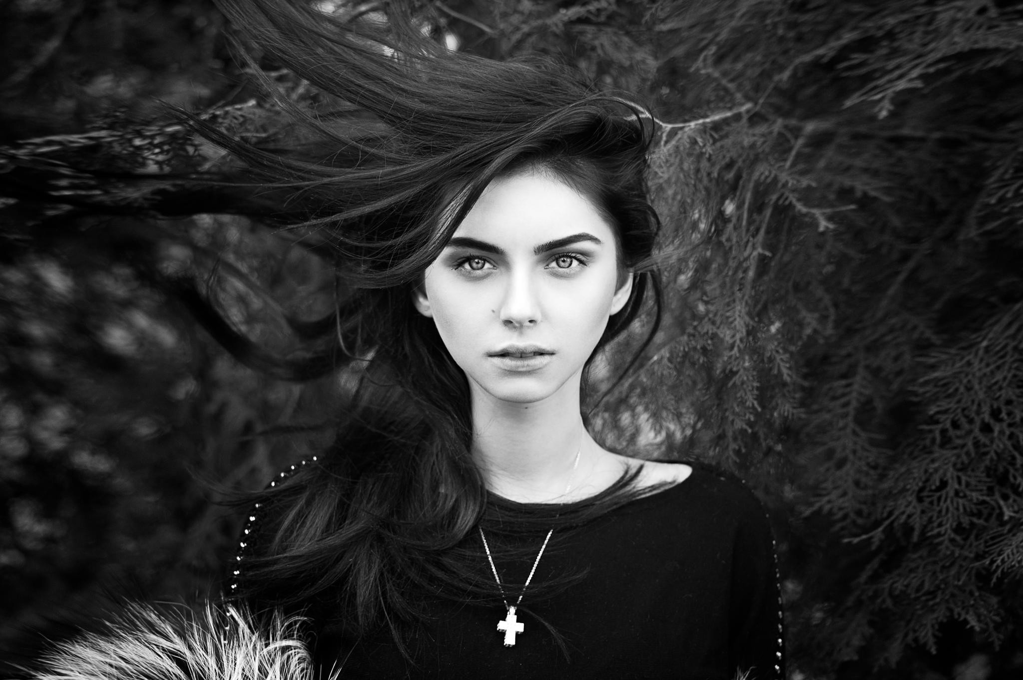 People 2048x1363 women hair   brunette monochrome model nature trees forest portrait face black white eyes women outdoors looking at viewer necklace