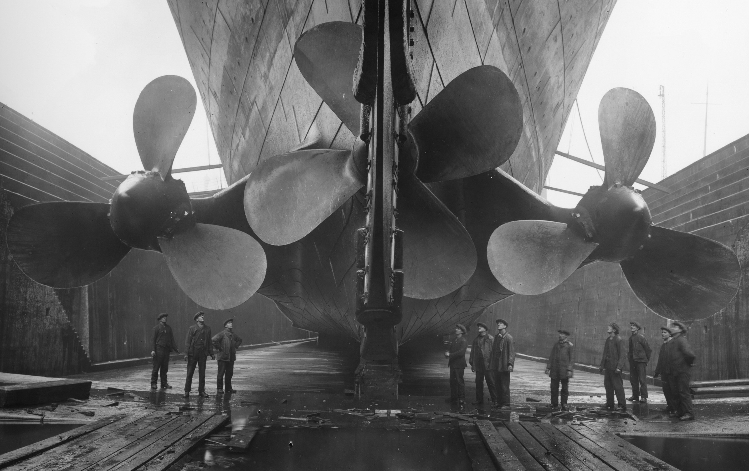 General 2412x1519 photography ship monochrome propeller Titanic Belfast dock workers vintage Northern Ireland vehicle history men