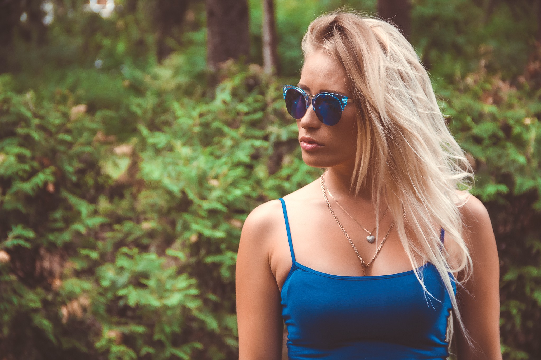 People 2048x1365 women model blonde face portrait women with glasses women outdoors sunglasses blue clothing blue tops women with shades heart necklace necklace long hair