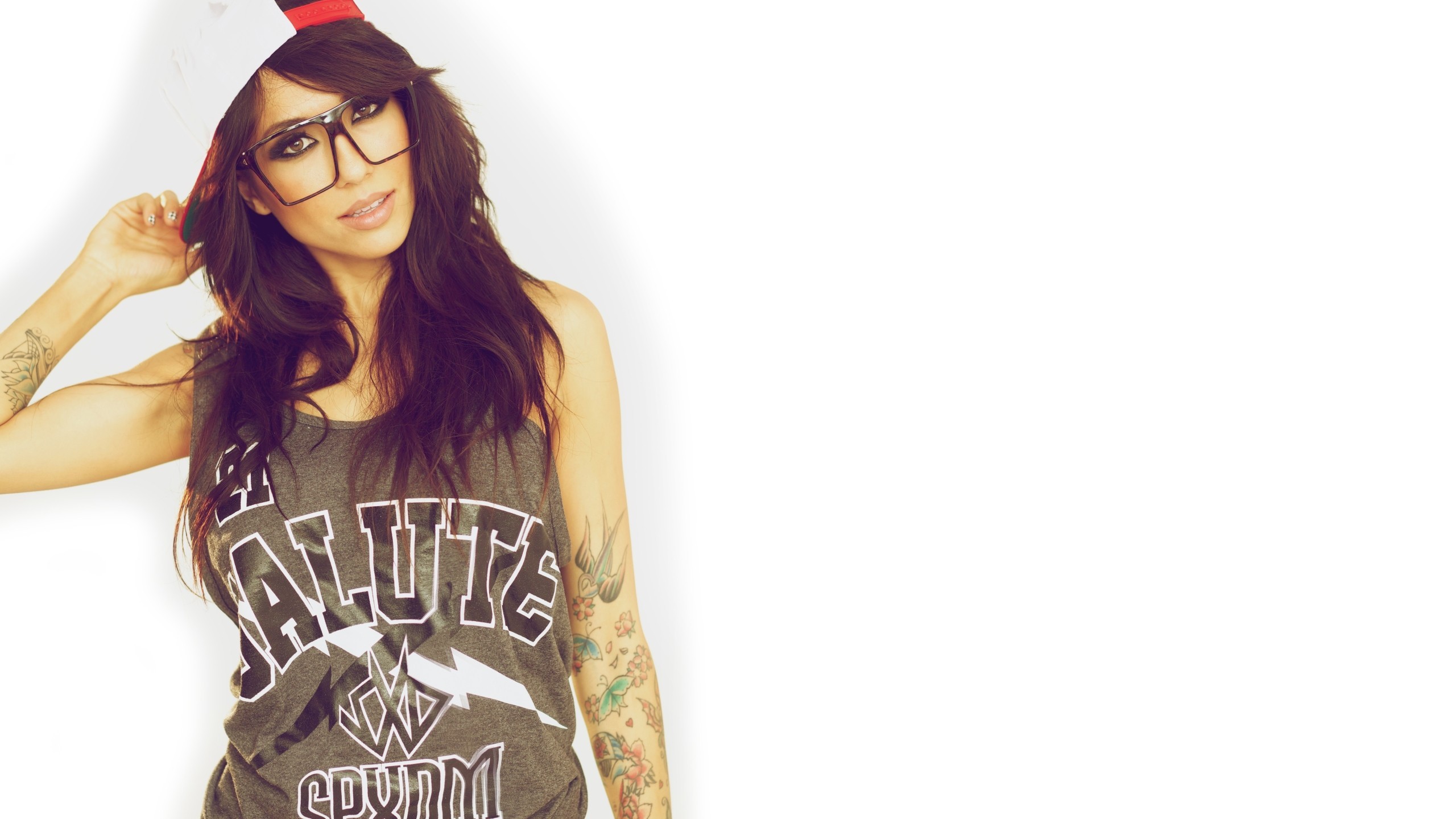 People 2560x1440 Alexandra Carrie Layus American women model women women with glasses long hair brunette tattoo inked girls printed shirts shirt white background looking at viewer